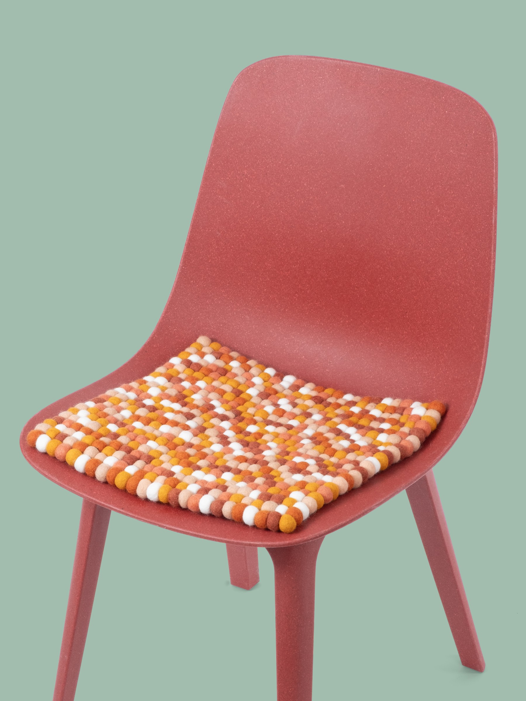 myfelt Juna Filzkugel-Sitzauflage Rot-Orange-Weiß 36 x 36 cm