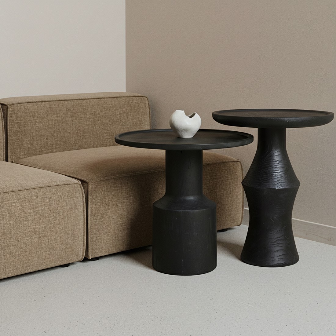 Raw Materials Nero Beistelltisch aus Teakholz Midnight schwarz