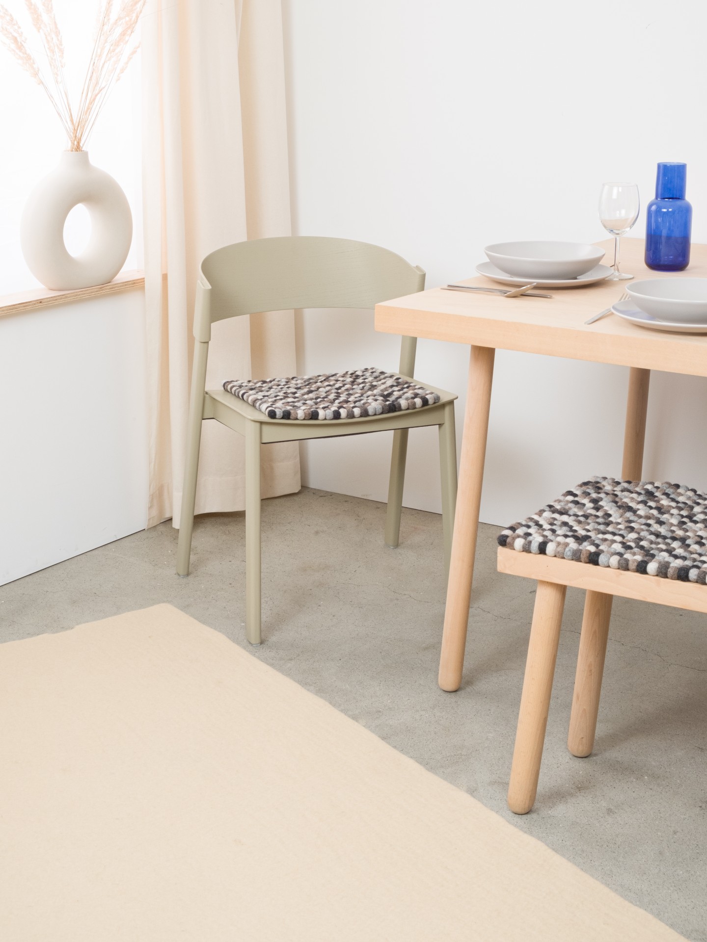 myfelt Nela - Filzkugel Sitzauflage quadratisch