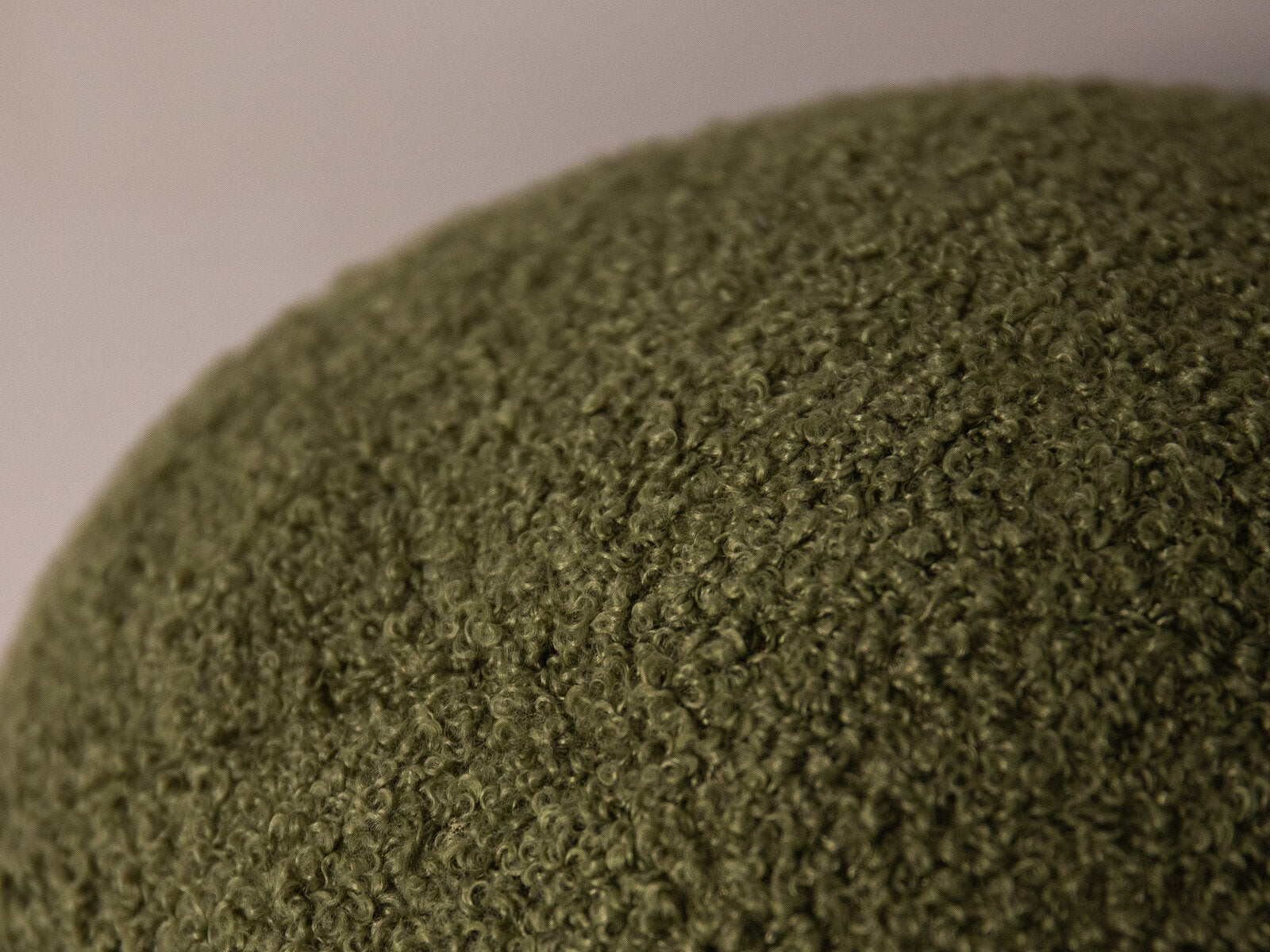 Micadoni Kissen Ball Boucle Grün