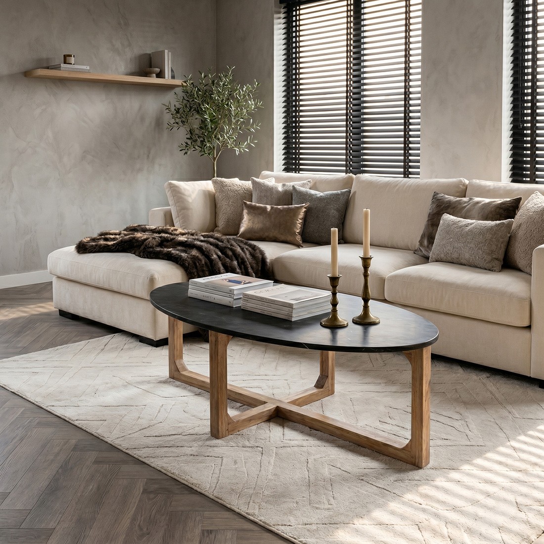 Raw Materials Ovaler Couchtisch aus Marmor Schwarz