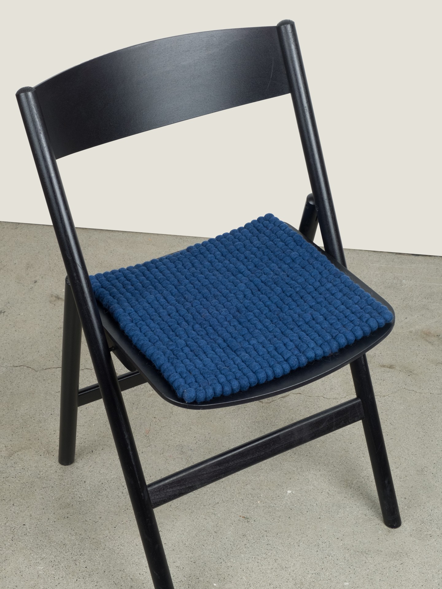 myfelt Alva - Filzkugel Sitzauflage quadratisch