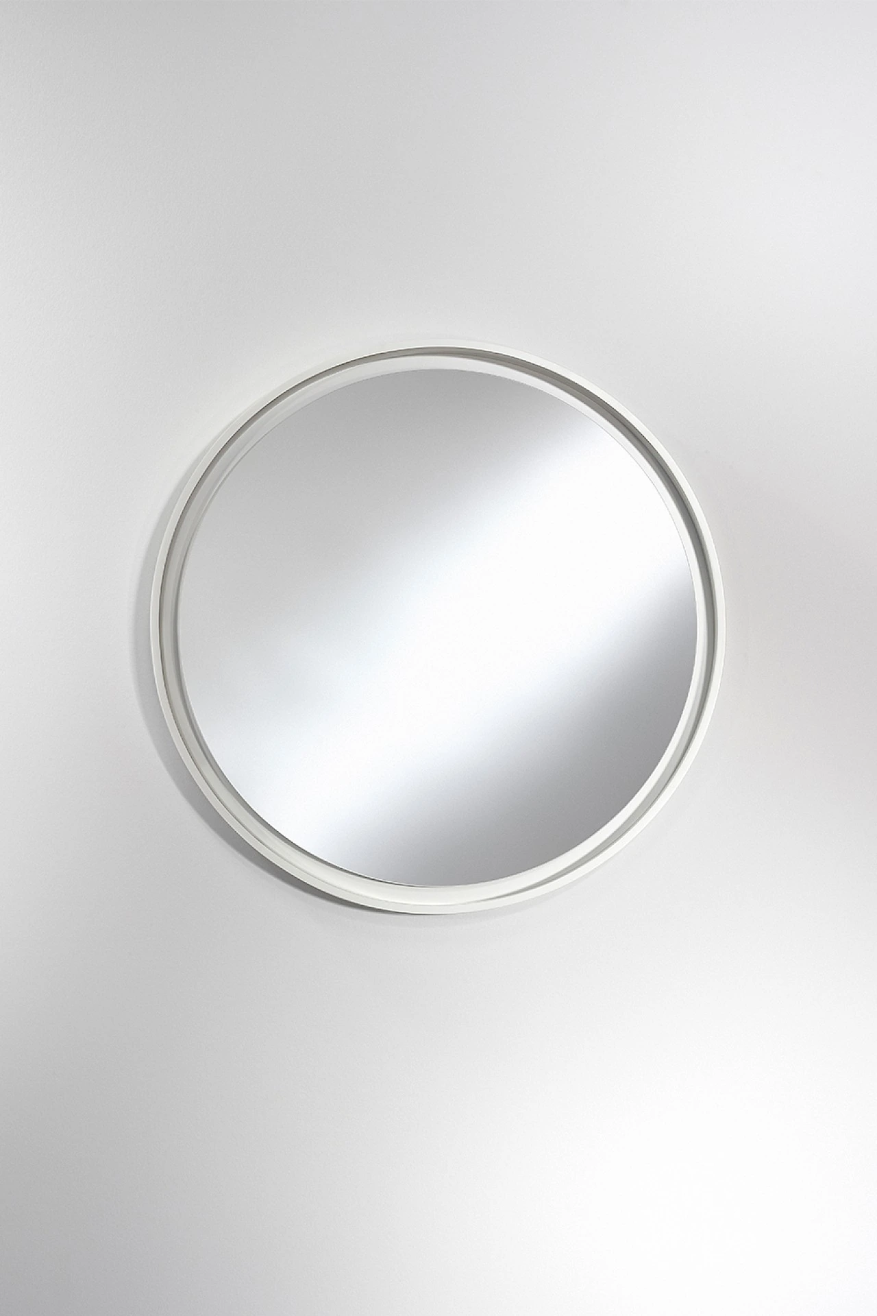 Radius L White