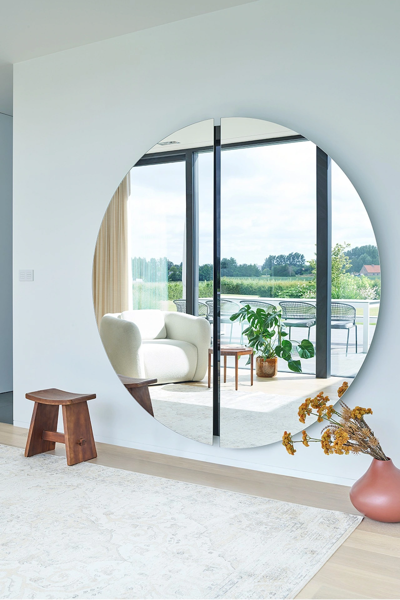 deKnudt Luna Black Round L – Raumansicht 10
