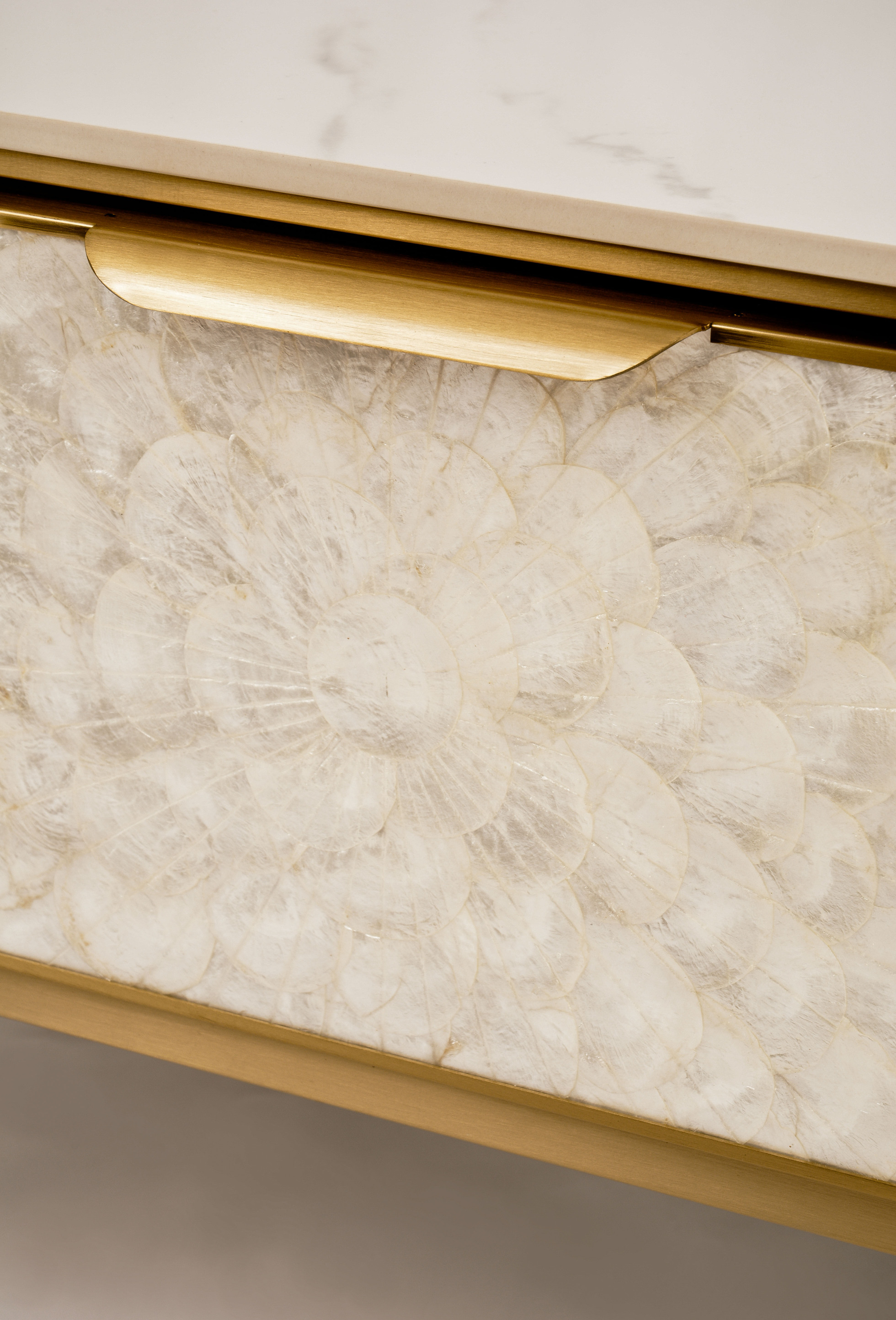Livin Hill Couchtisch Stilig 122 × 71 × 45 cm Champagnergold, Platte Weiß