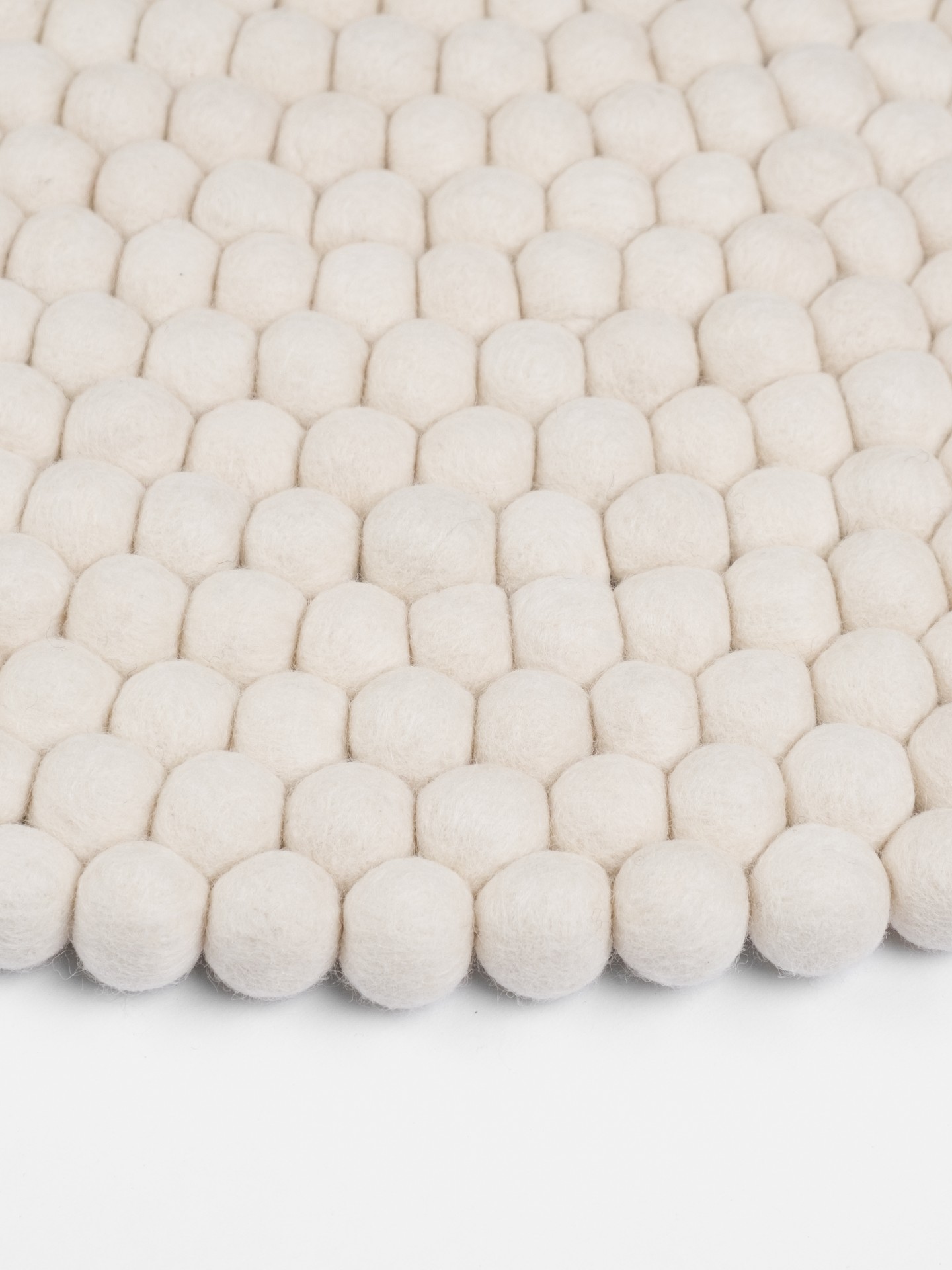 myfelt Linéa Filzkugelteppich Naturweiß rund Ø 90 cm