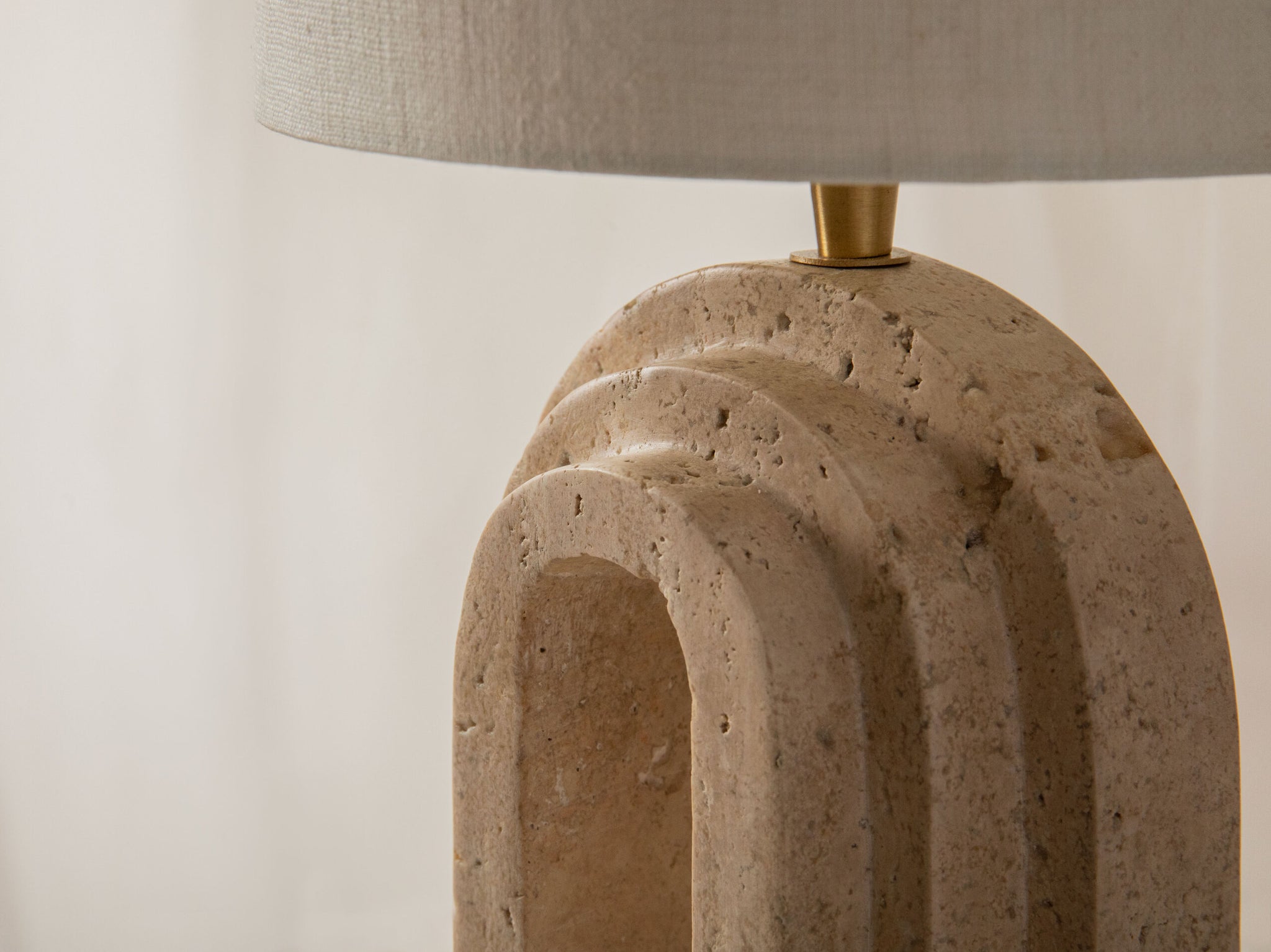 Micadoni Doris Tischleuchte Marmor Beige