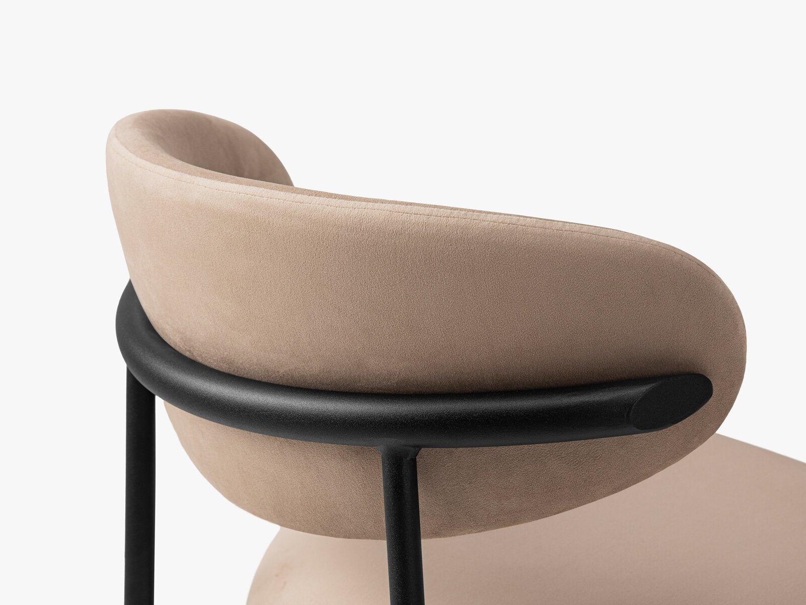 Micadoni Nina Samtiger Stuhl Samt Magic Velvet Mandelbeige