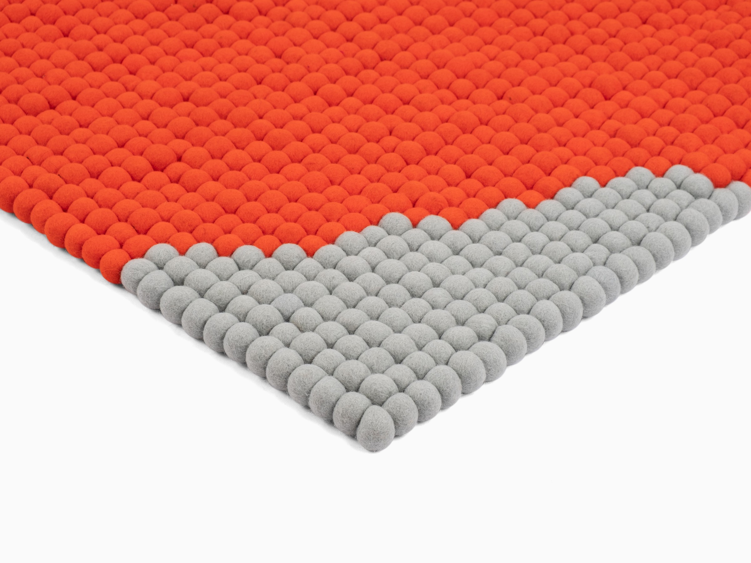 myfelt Poppy Filzkugelteppich Mohnrot