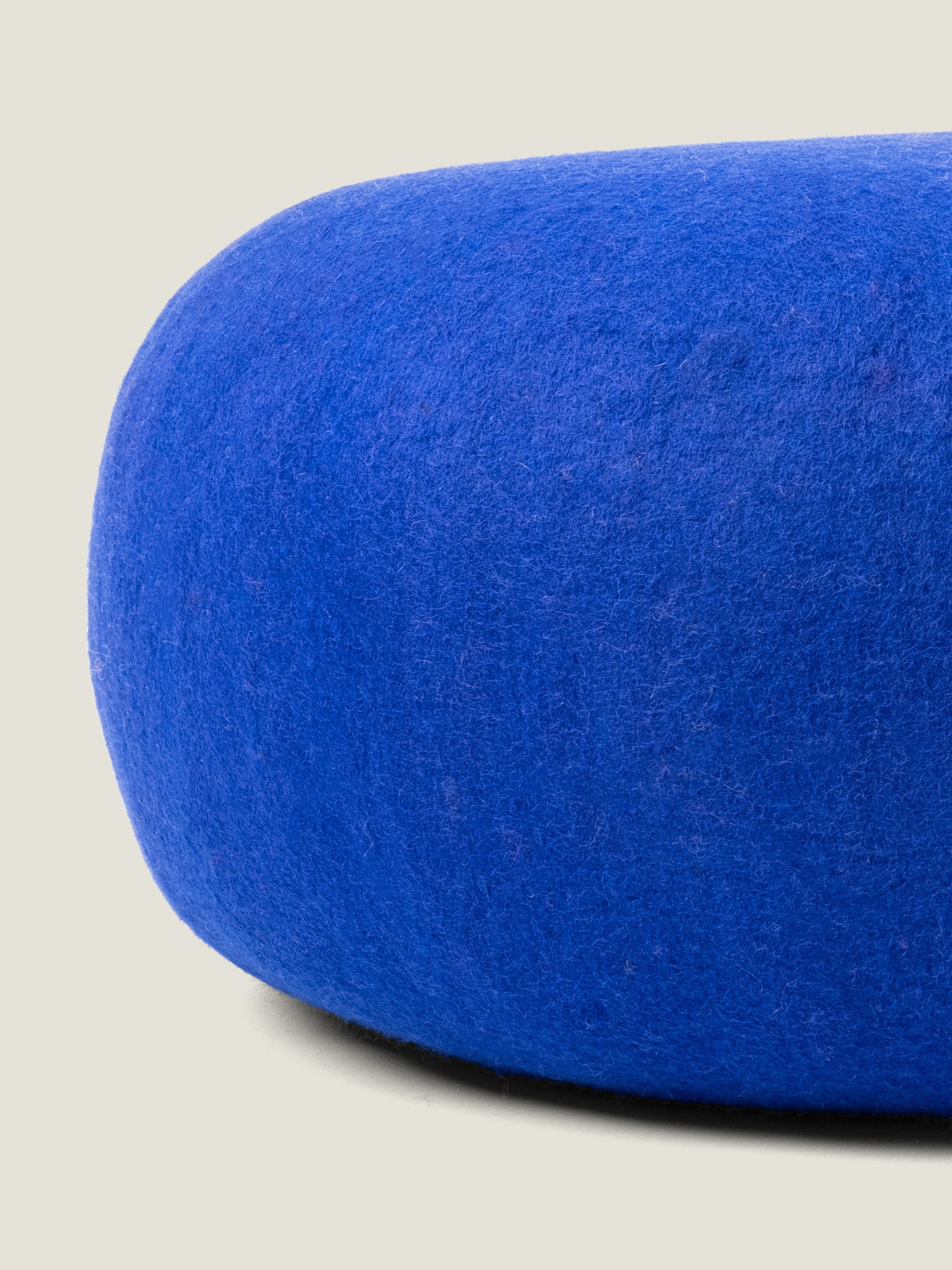 myfelt Isa Colour Pouf Royalblau Ø 48 x 18 cm