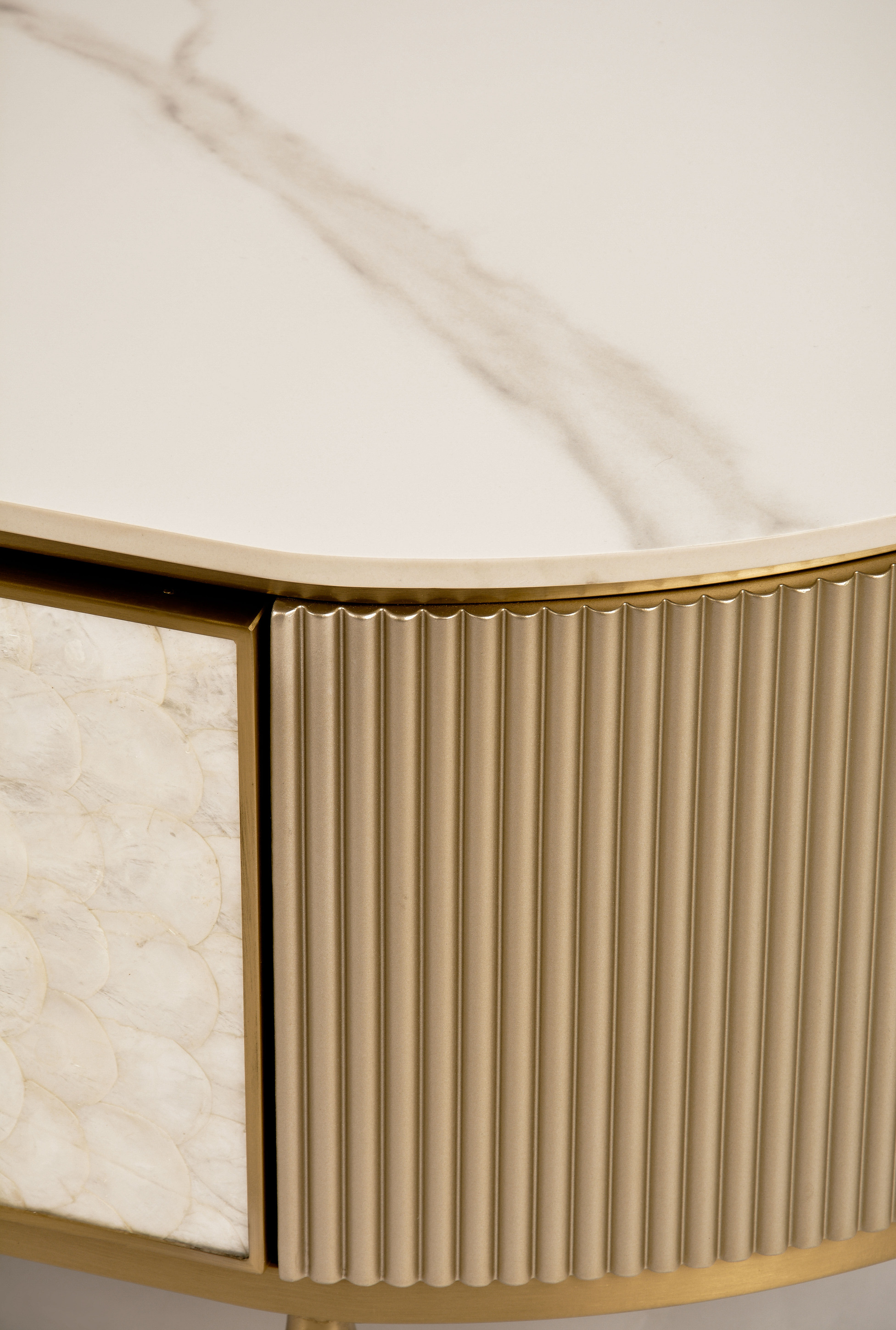 Livin Hill Couchtisch Stilig 122 × 71 × 45 cm Champagnergold, Platte Weiß