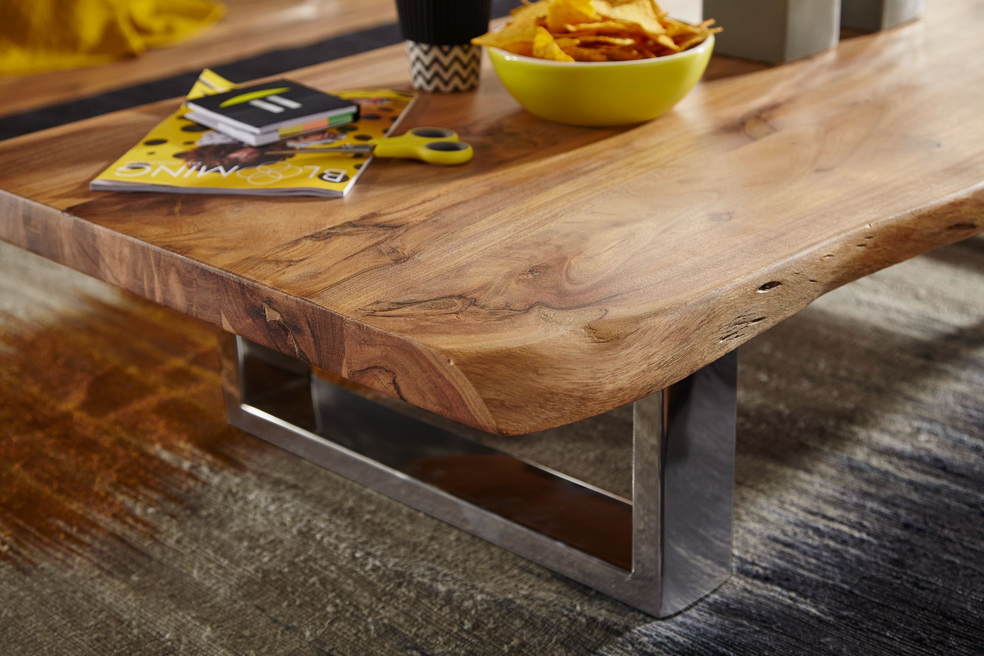 Couchtisch Assens Akazie Massivholz 115 × 58 × 25 cm