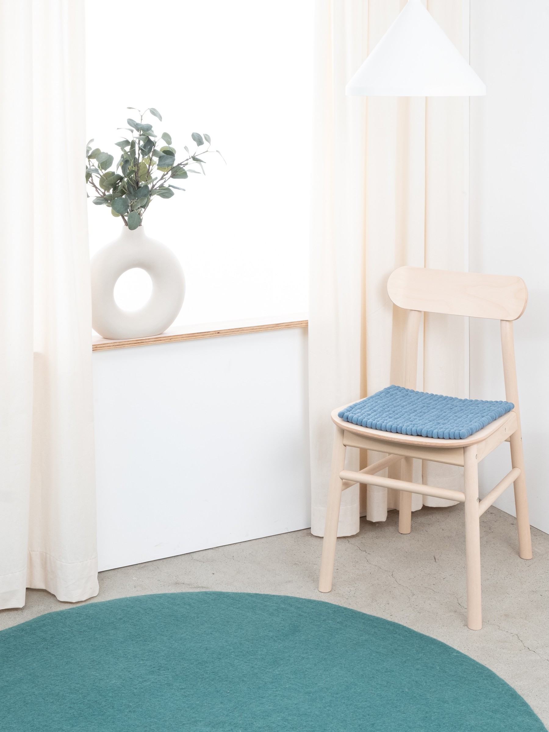 myfelt Nilo Filzkugel-Sitzauflage Blau 36 x 36 cm