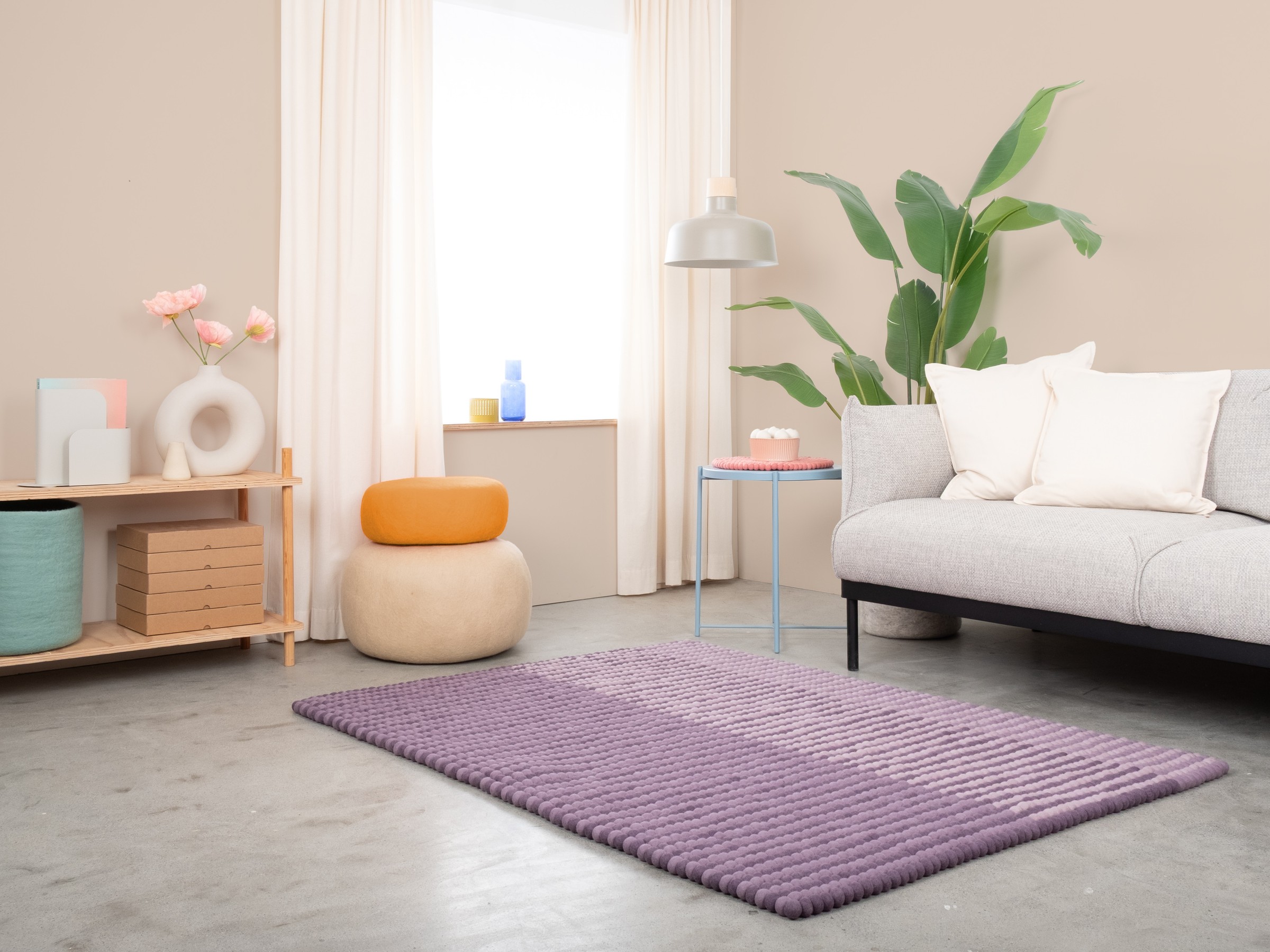 myfelt Fade Filzkugelteppich Flieder rechteckig 70 x 100 cm