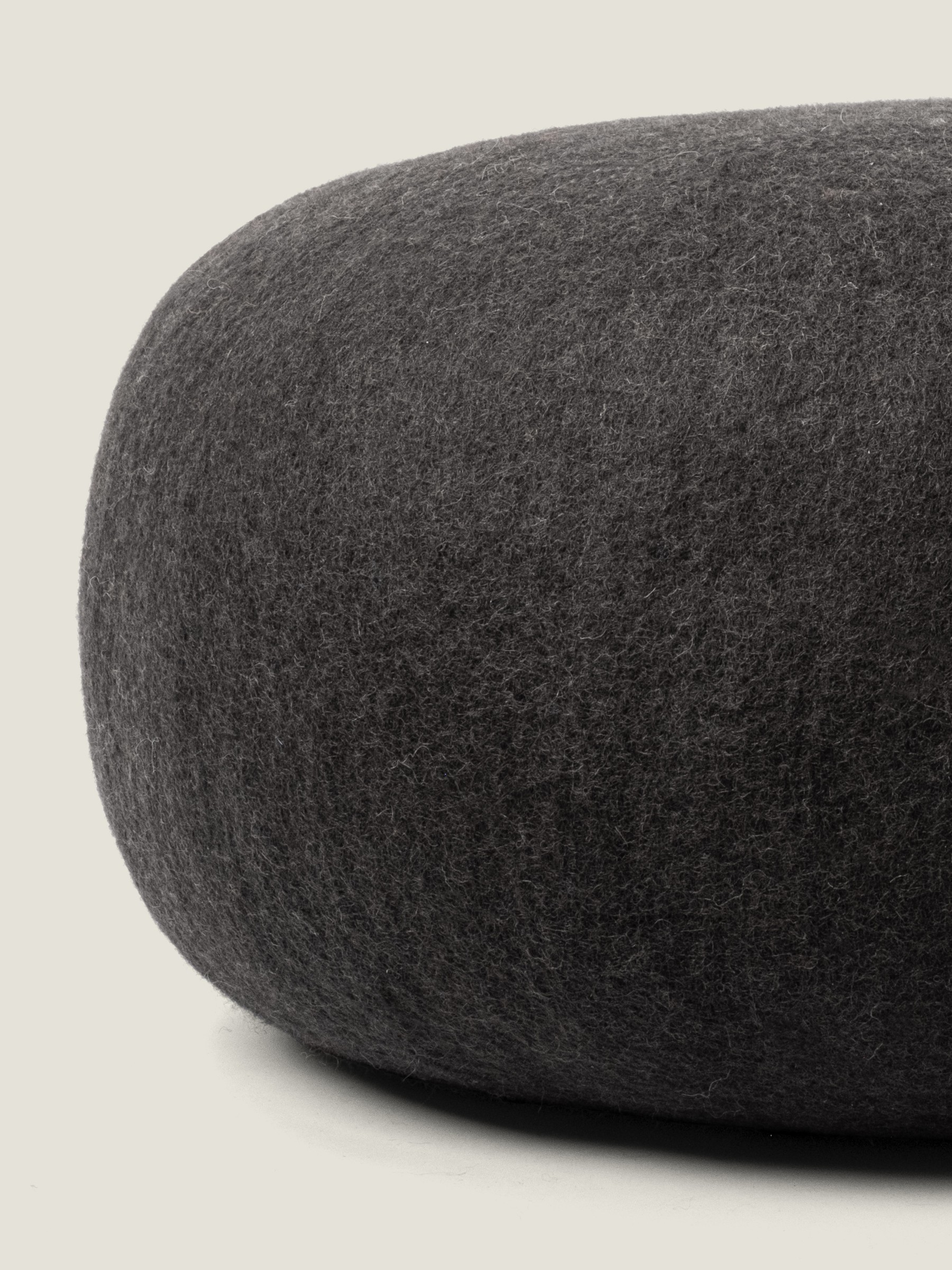 myfelt Kuno Colour Pouf Anthrazit Ø 48 x 18 cm
