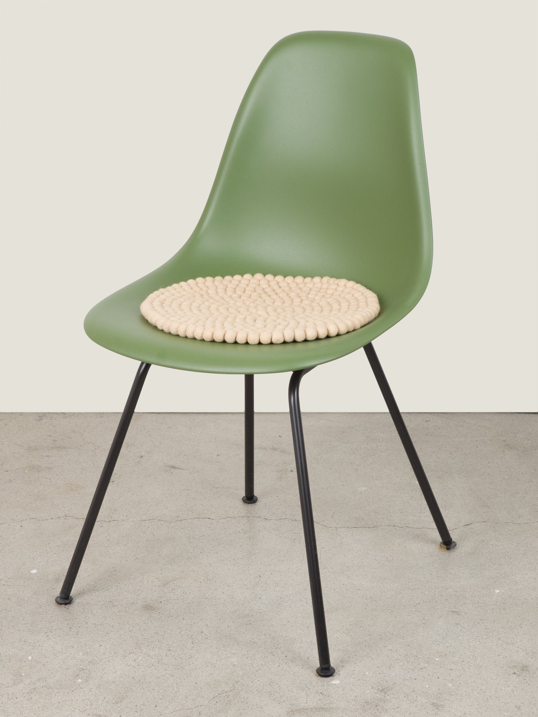 myfelt Levi Filzkugel-Sitzauflage Beige Ø 36 cm