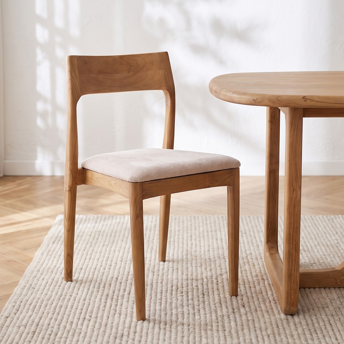 Raw Materials Freya Esszimmerstuhl aus Teakholz creme