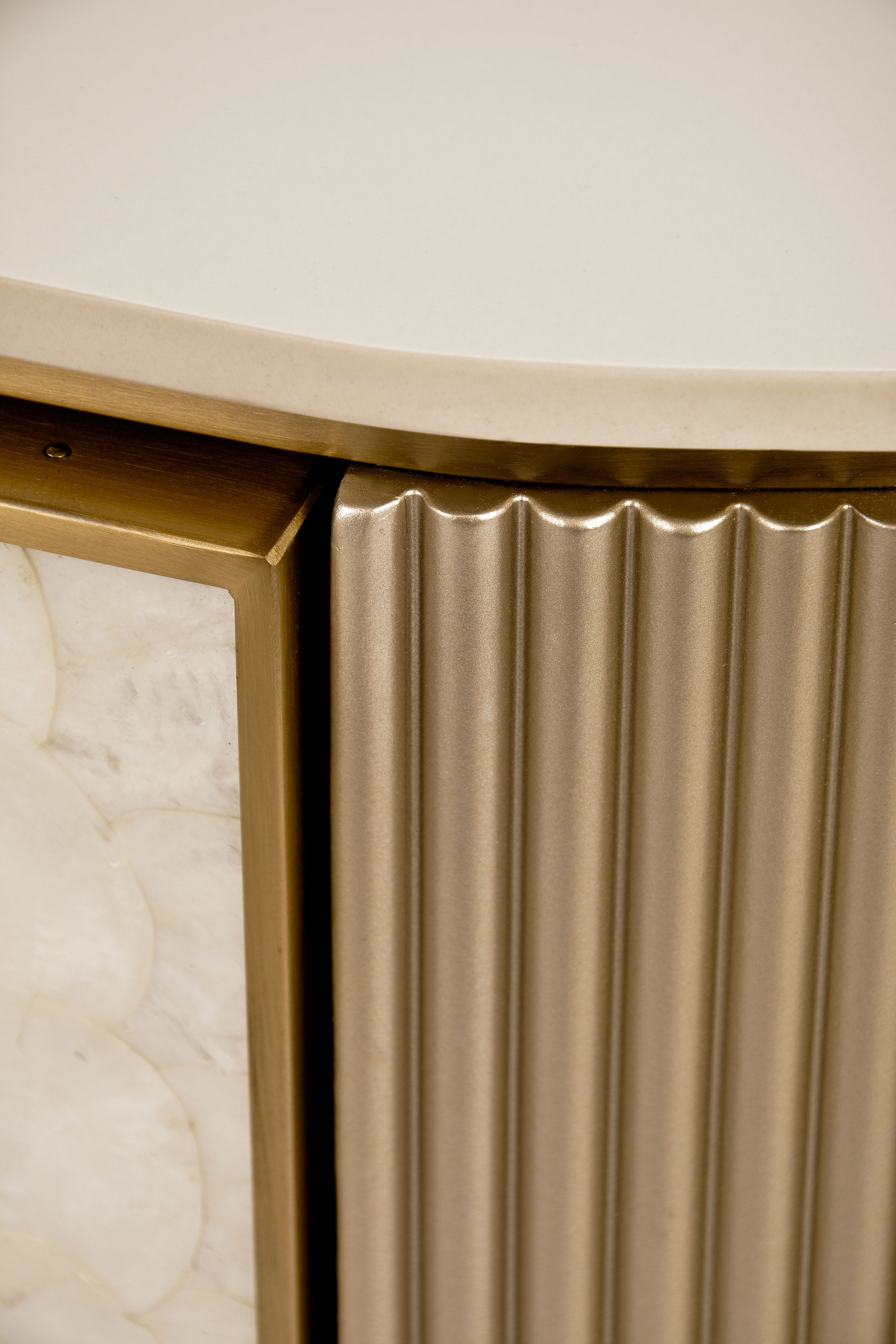 Livin Hill Couchtisch Stilig 122 × 71 × 45 cm Champagnergold, Platte Weiß