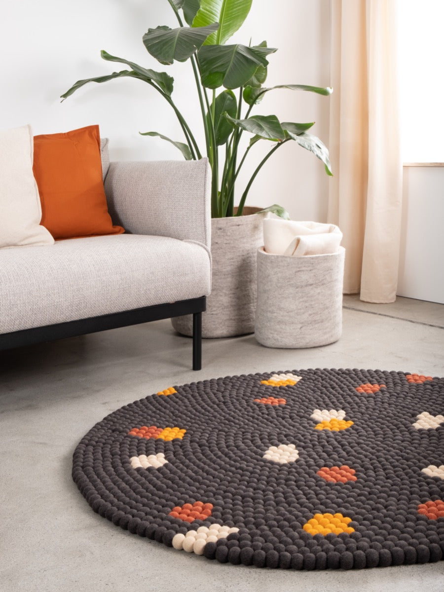 myfelt Terra Coal Filzkugelteppich Anthrazit rund Ø 50 cm