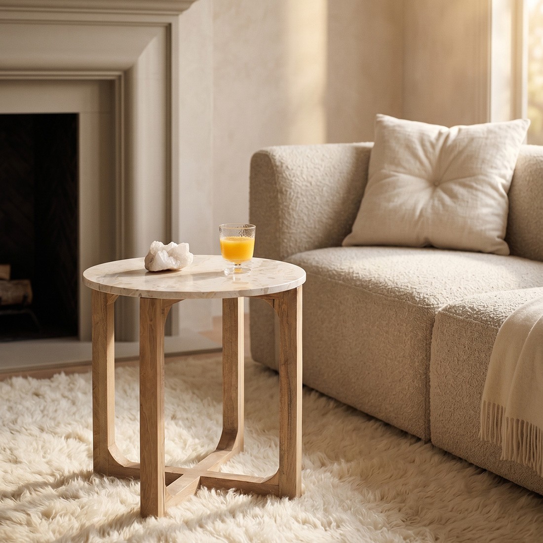Raw Materials Runder Beistelltisch aus Marmor Creme