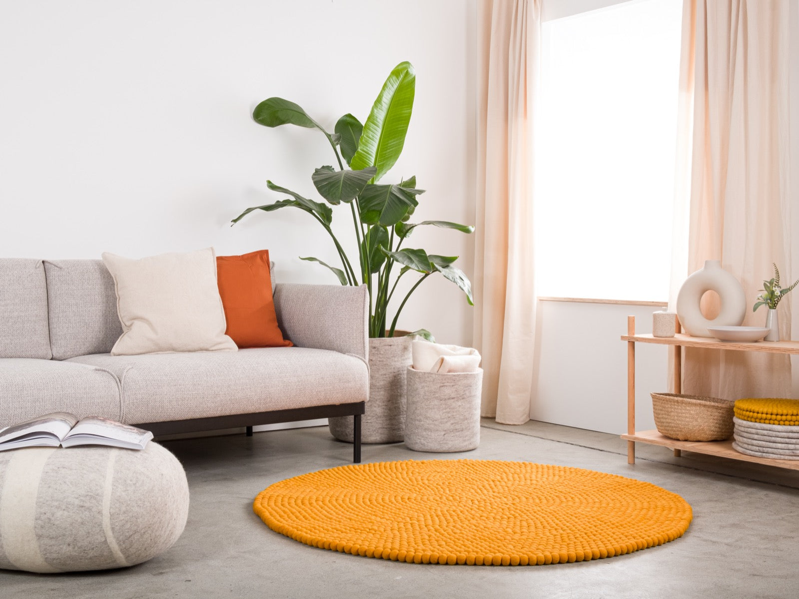 myfelt Risa Filzkugelteppich Ockergelb rund Ø 50 cm