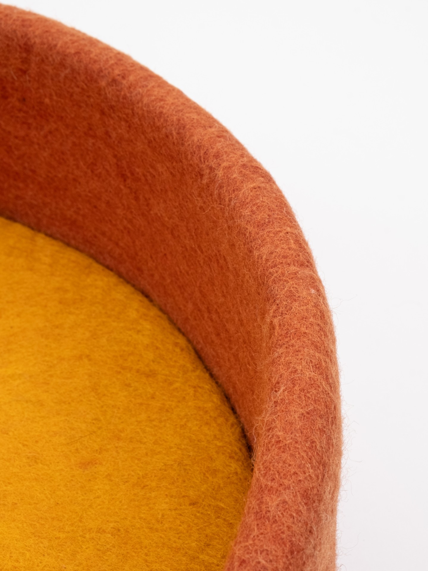 myfelt Lora Hundekorb - Inlay Ockergelb