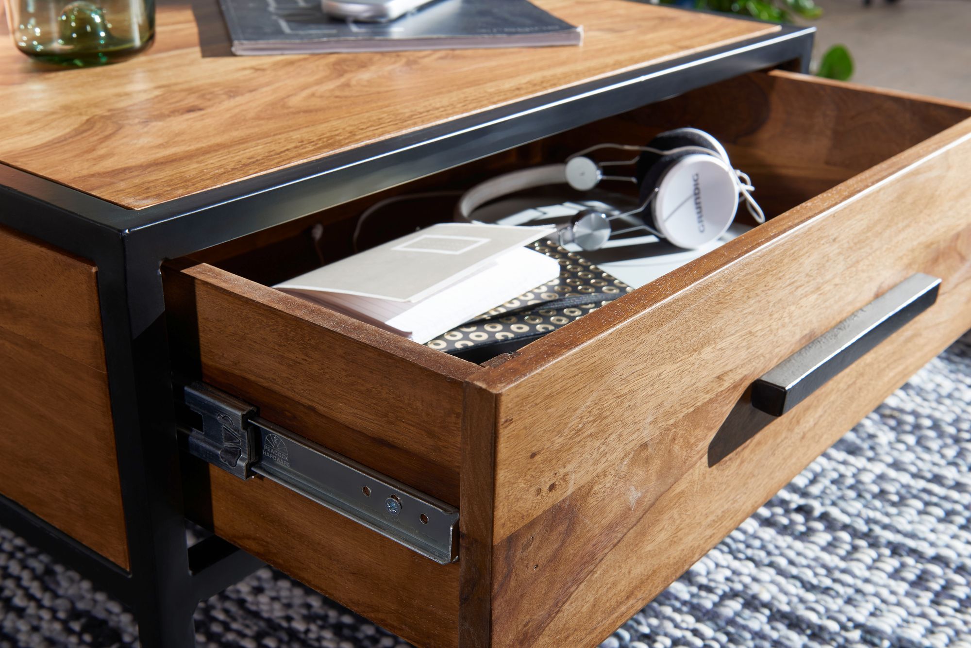 Couchtisch Brovst Massivholz Dunkelbraun 65 × 65 × 38 cm