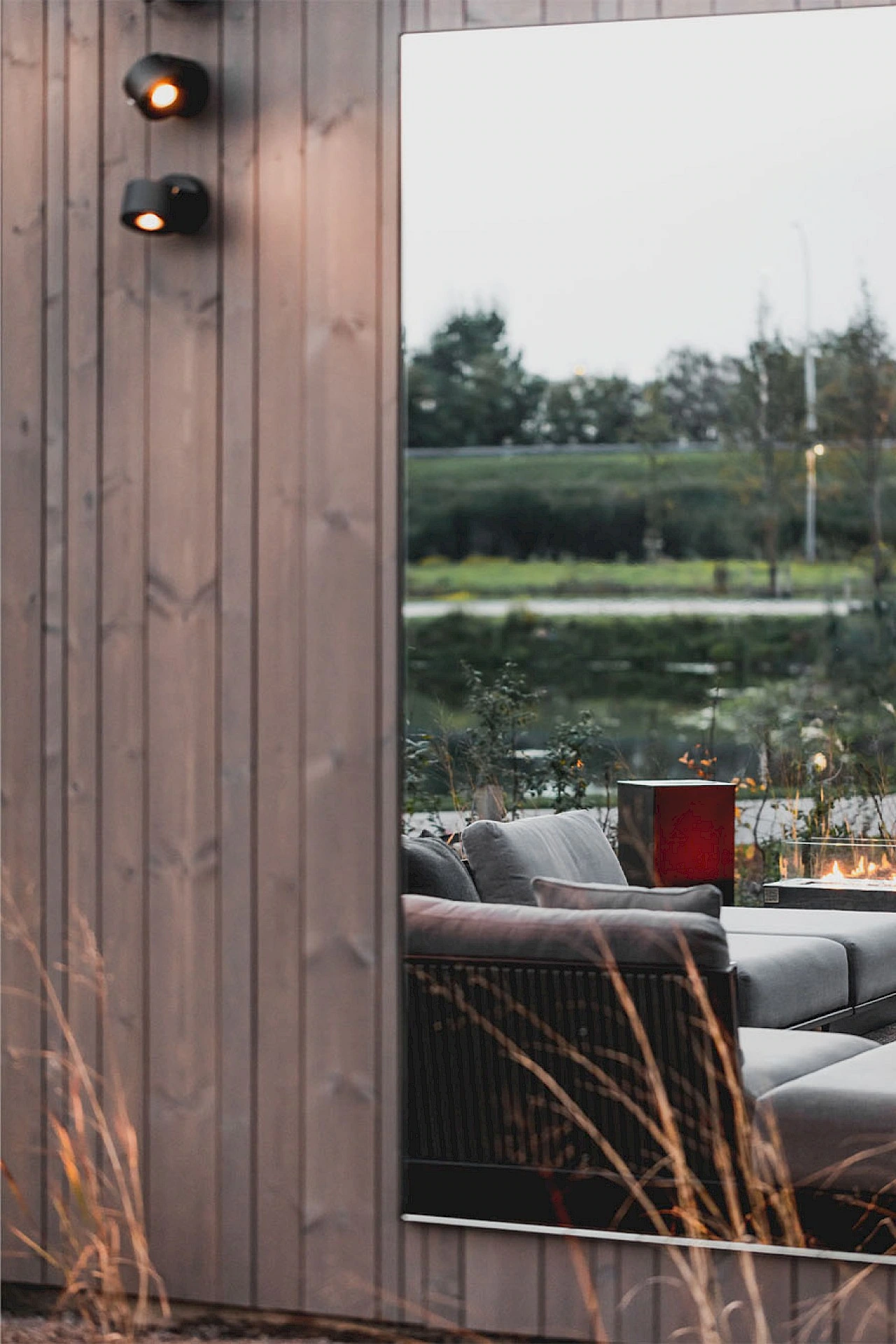 deKnudt Lucka Outdoor Black XXL – Raumansicht 6