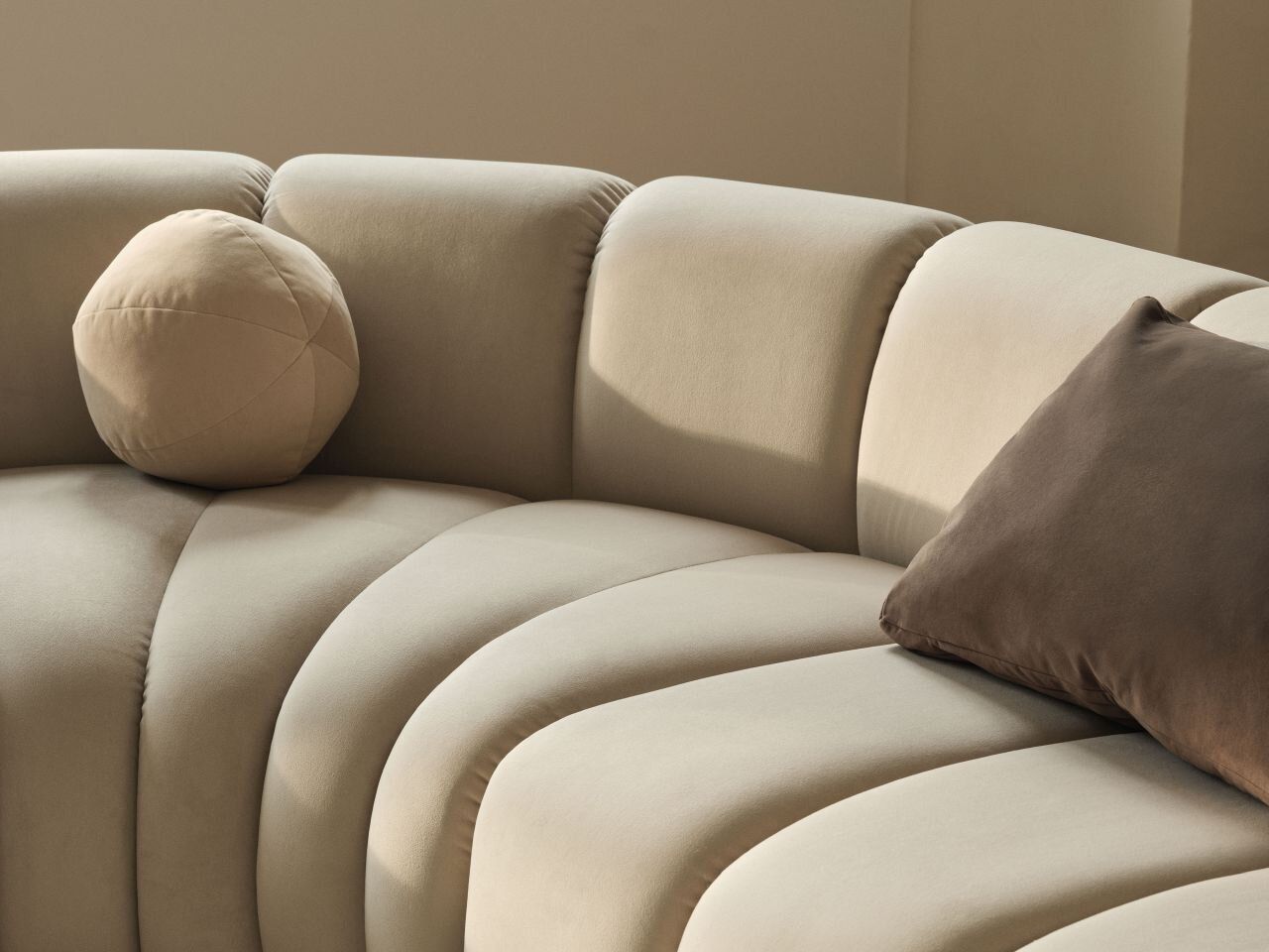 Micadoni Sofa Lupine 2-Sitzer Samt Salvador Terrakotta