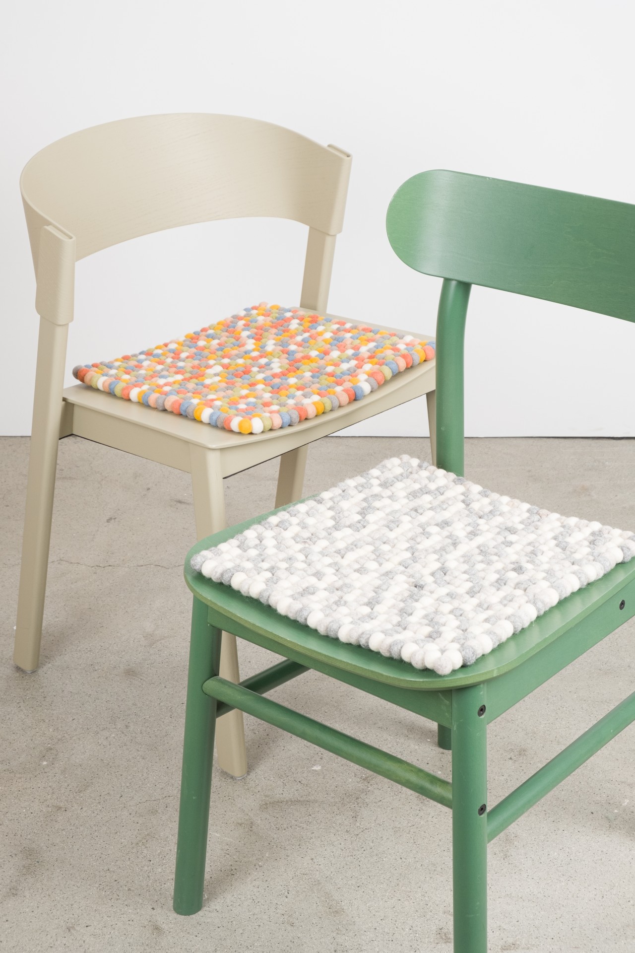 myfelt Liese - Filzkugel Sitzauflage quadratisch