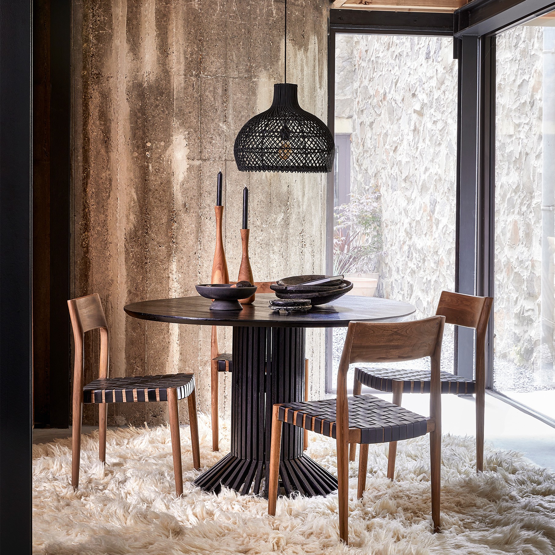 Raw Materials Freya Esszimmerstuhl aus Teakholz Leder Schwarz