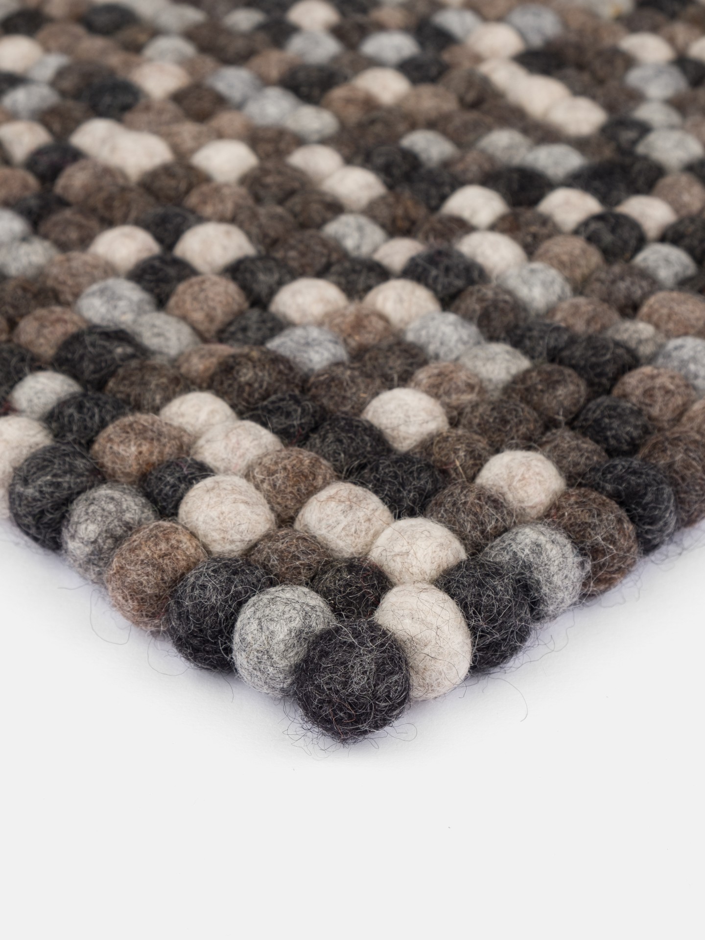 myfelt Nela - Filzkugel Sitzauflage quadratisch
