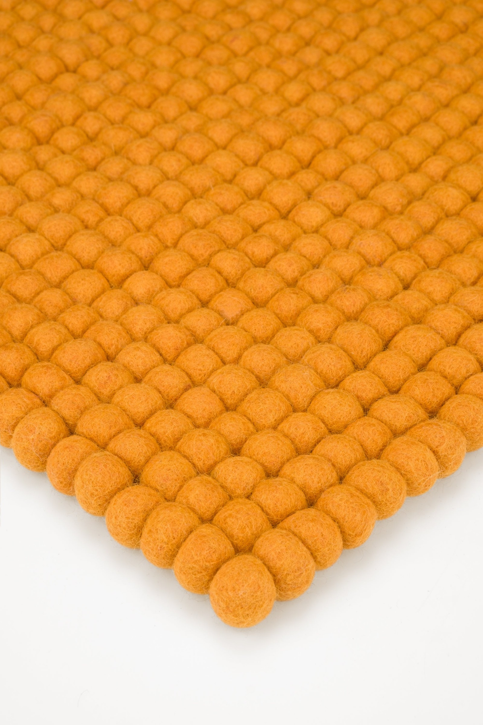myfelt Risa Filzkugel-Sitzauflage Ockergelb 36 x 36 cm