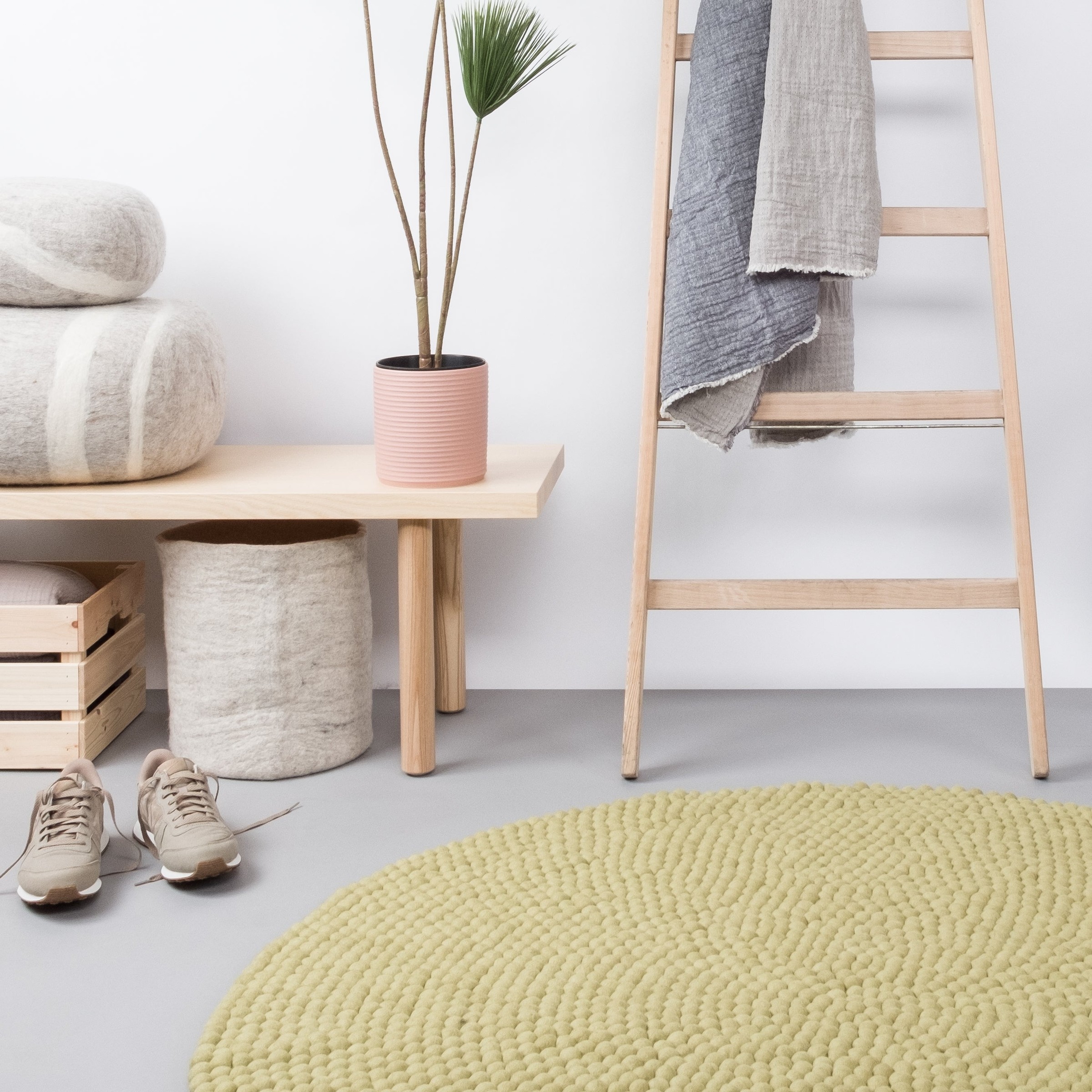 myfelt Pitt Filzkugelteppich Hellgrün rund Ø 50 cm
