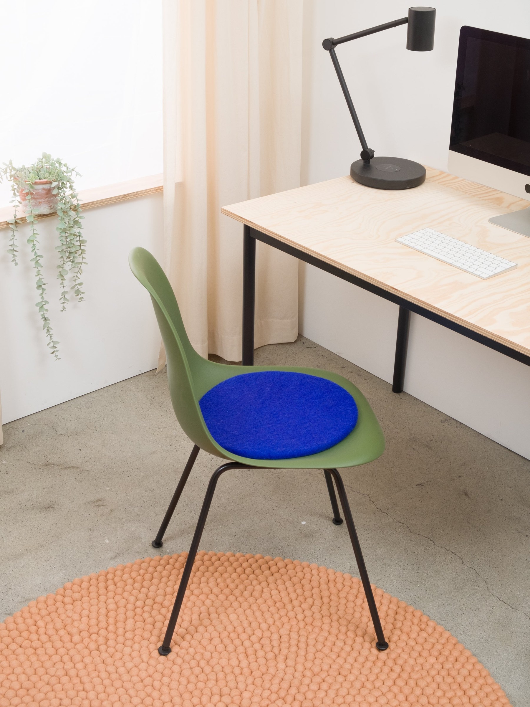 myfelt Isa Filz-Sitzauflage Royalblau Ø 36 cm