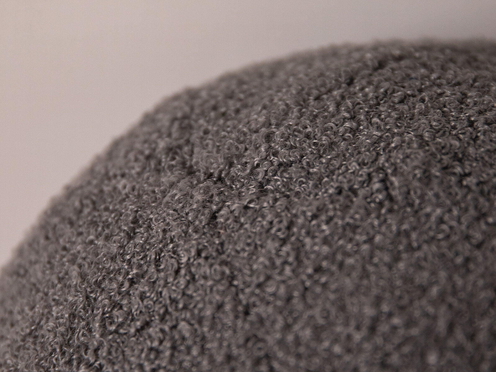 Micadoni Kissen Ball Boucle Grau