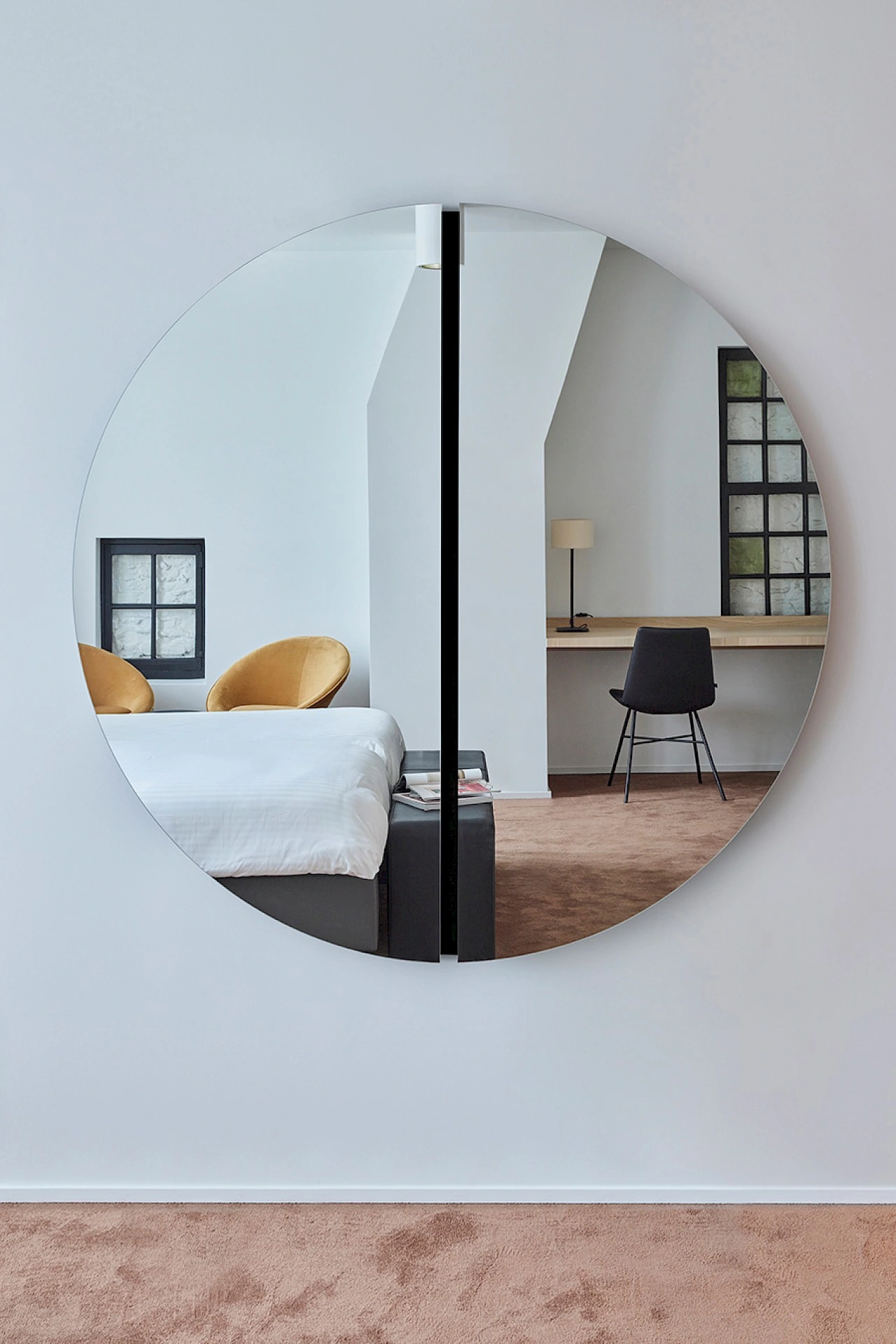 Luna Black Round M