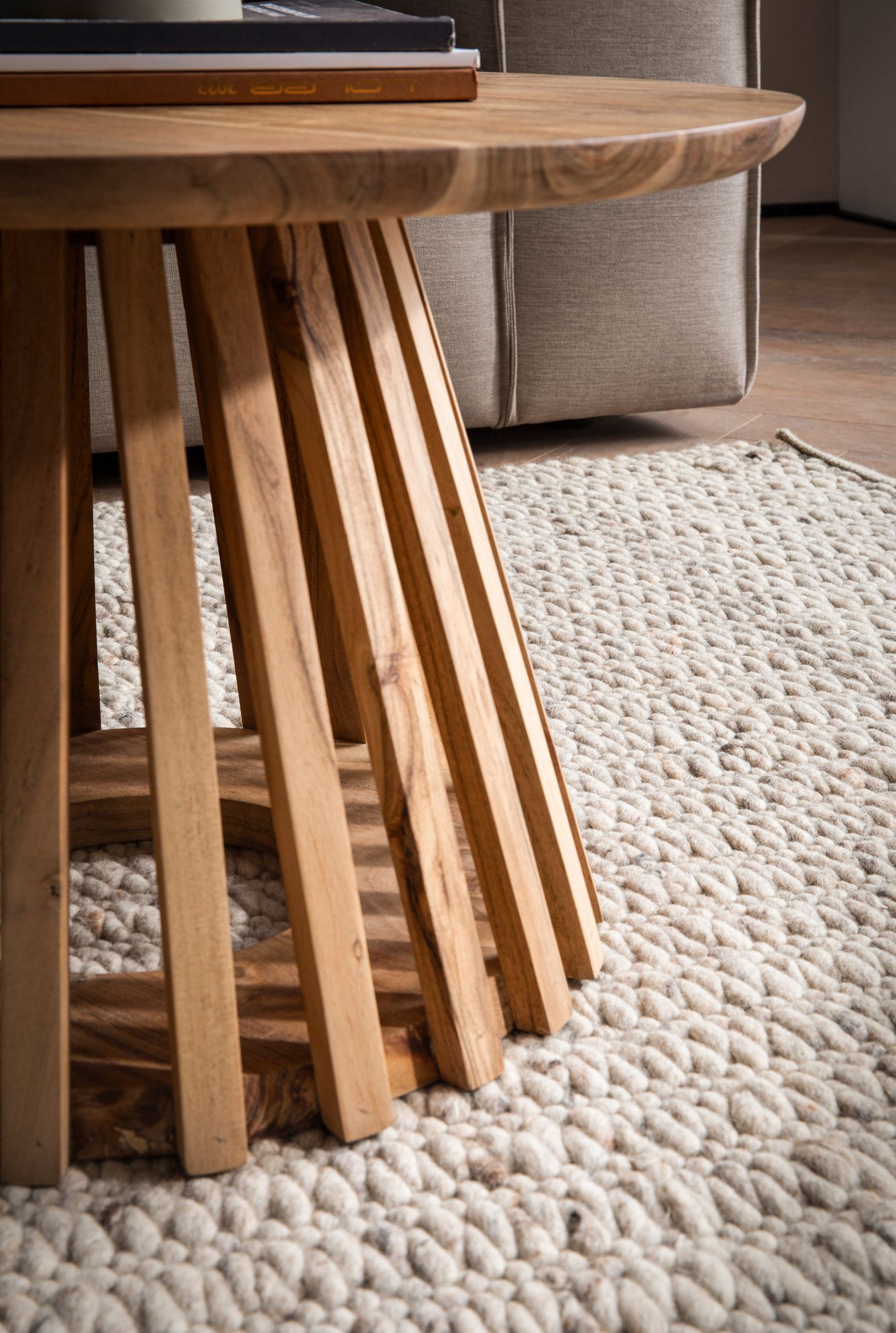 Couchtisch Ytrebygda Massivholz Akazie Ø 60 cm