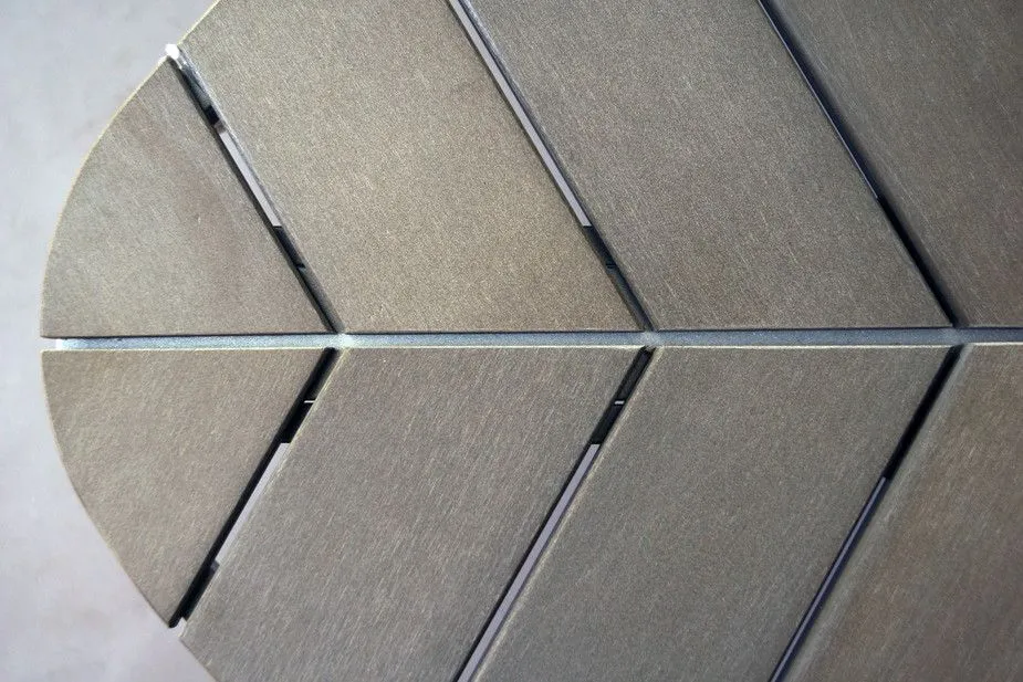 Moebelfaktor Produkt palm triangular dining table detail platte 1 1280x1280