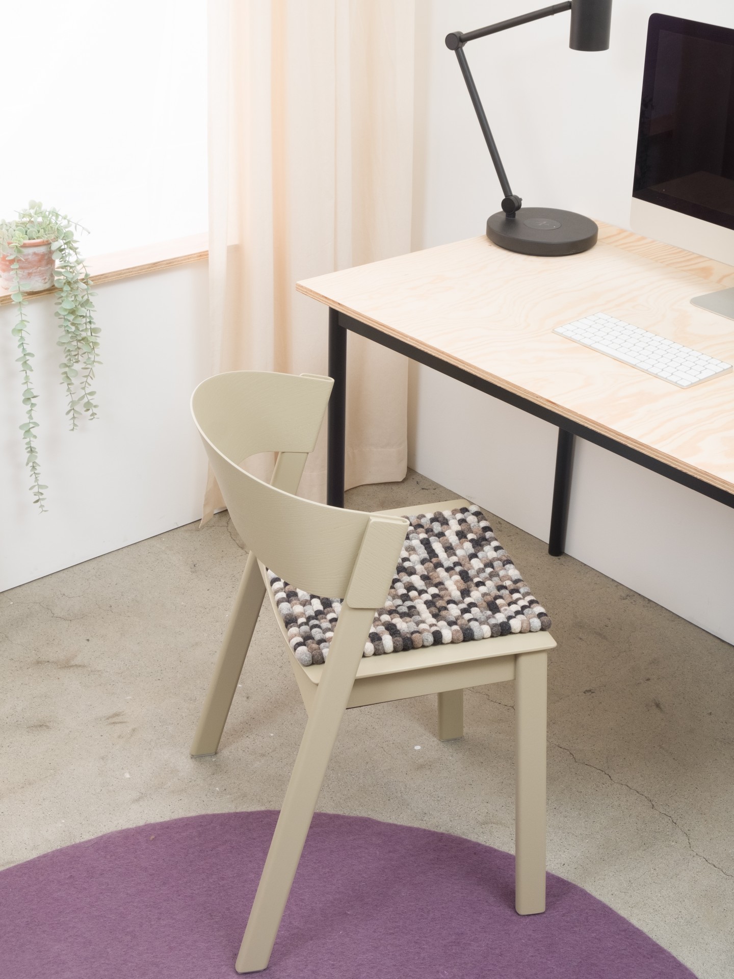 myfelt Nela - Filzkugel Sitzauflage quadratisch