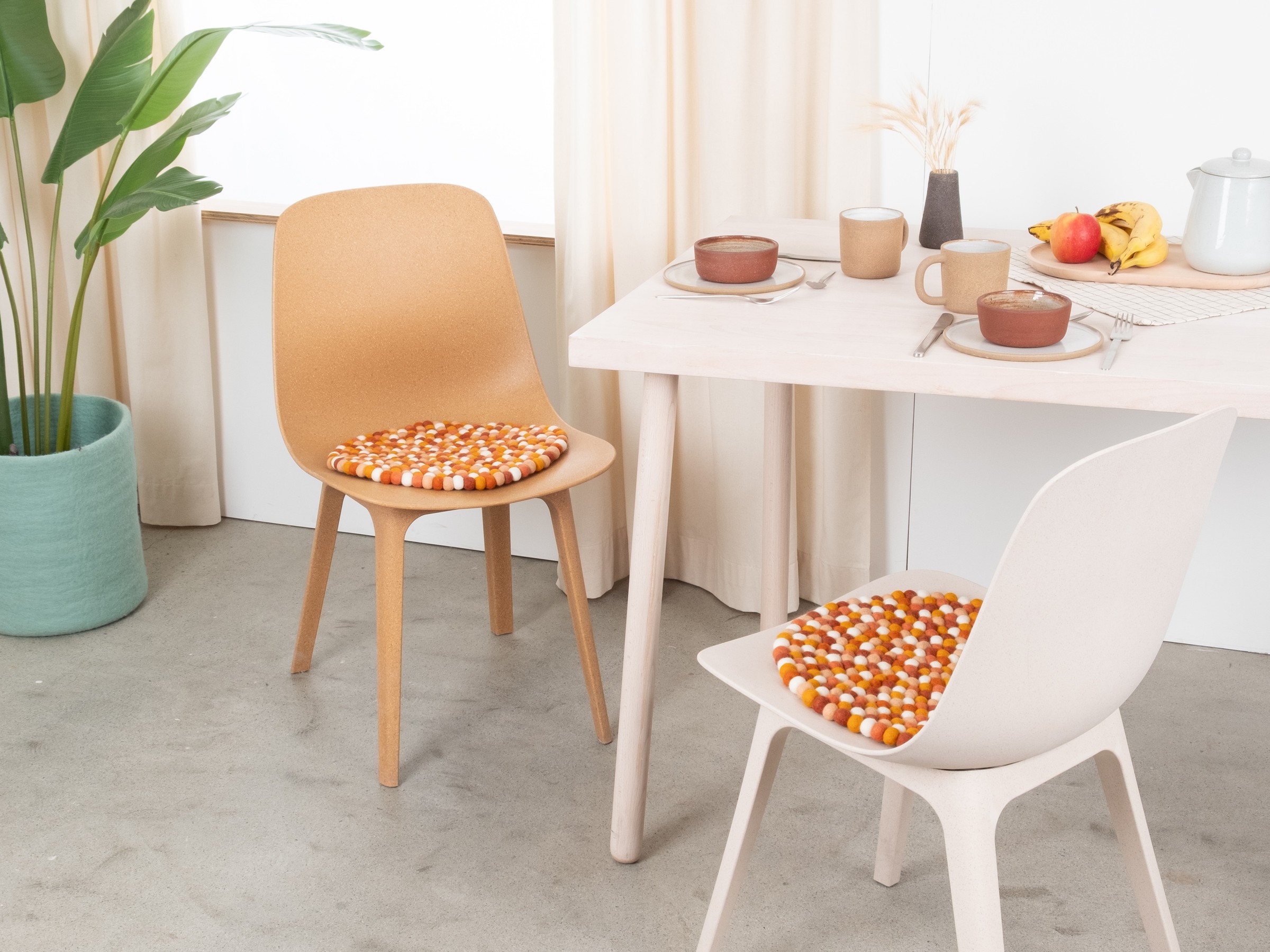 myfelt Juna Filzkugel-Sitzauflage Rot-Orange-Weiß Ø 36 cm