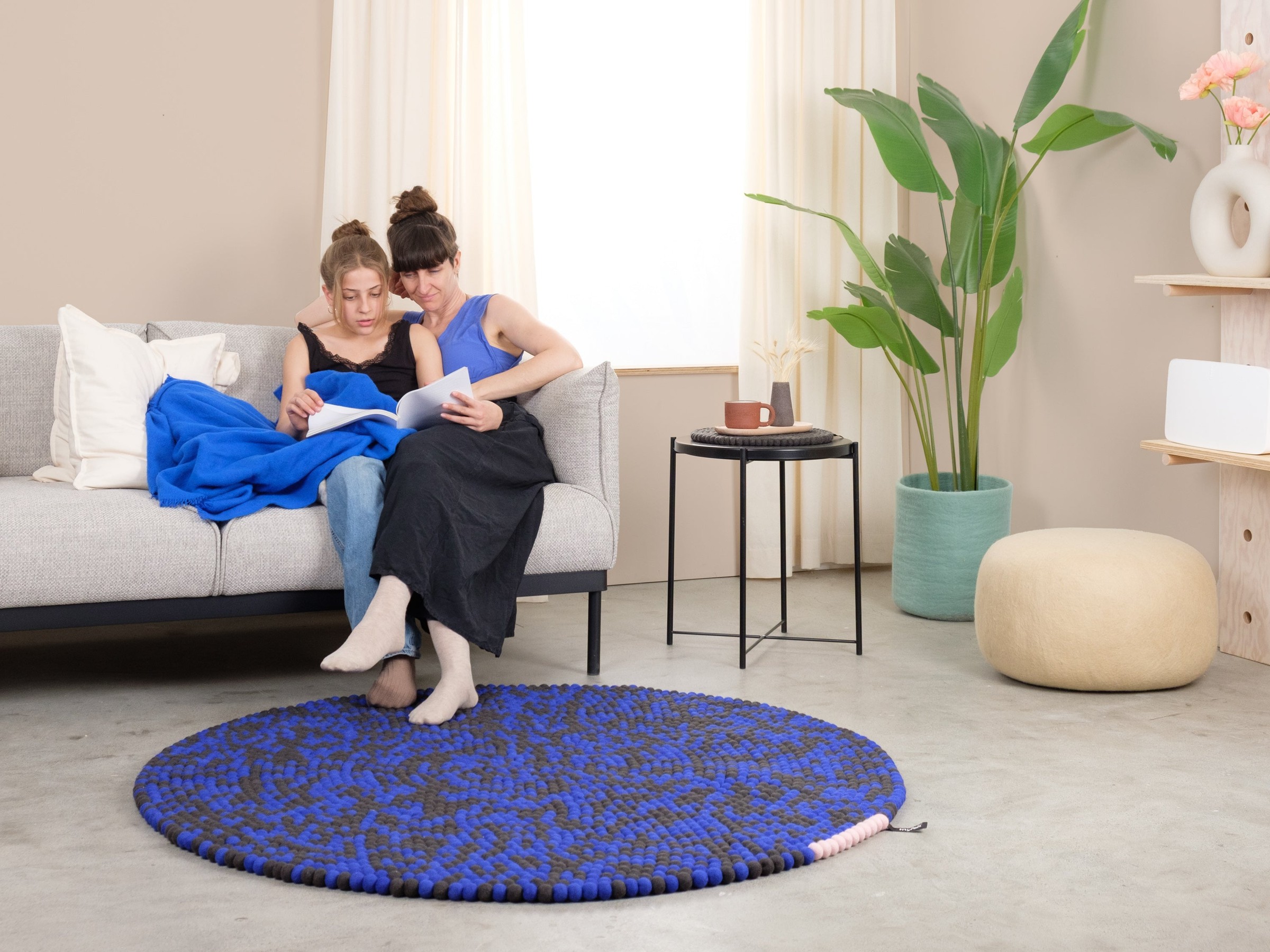 myfelt Ink Filzkugelteppich Anthrazit rund Ø 50 cm