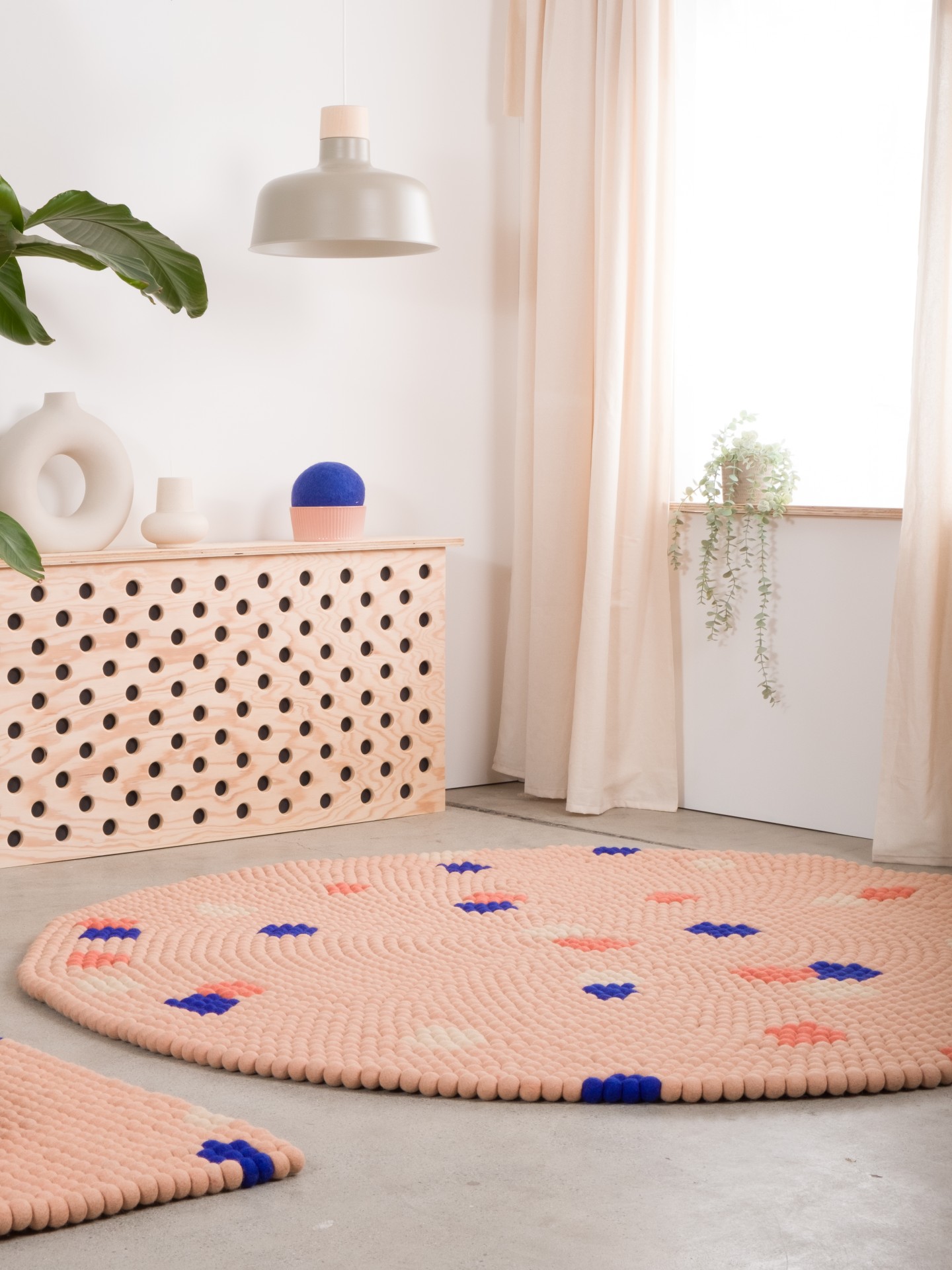 myfelt Terra Rose Filzkugelteppich Pink rund Ø 50 cm