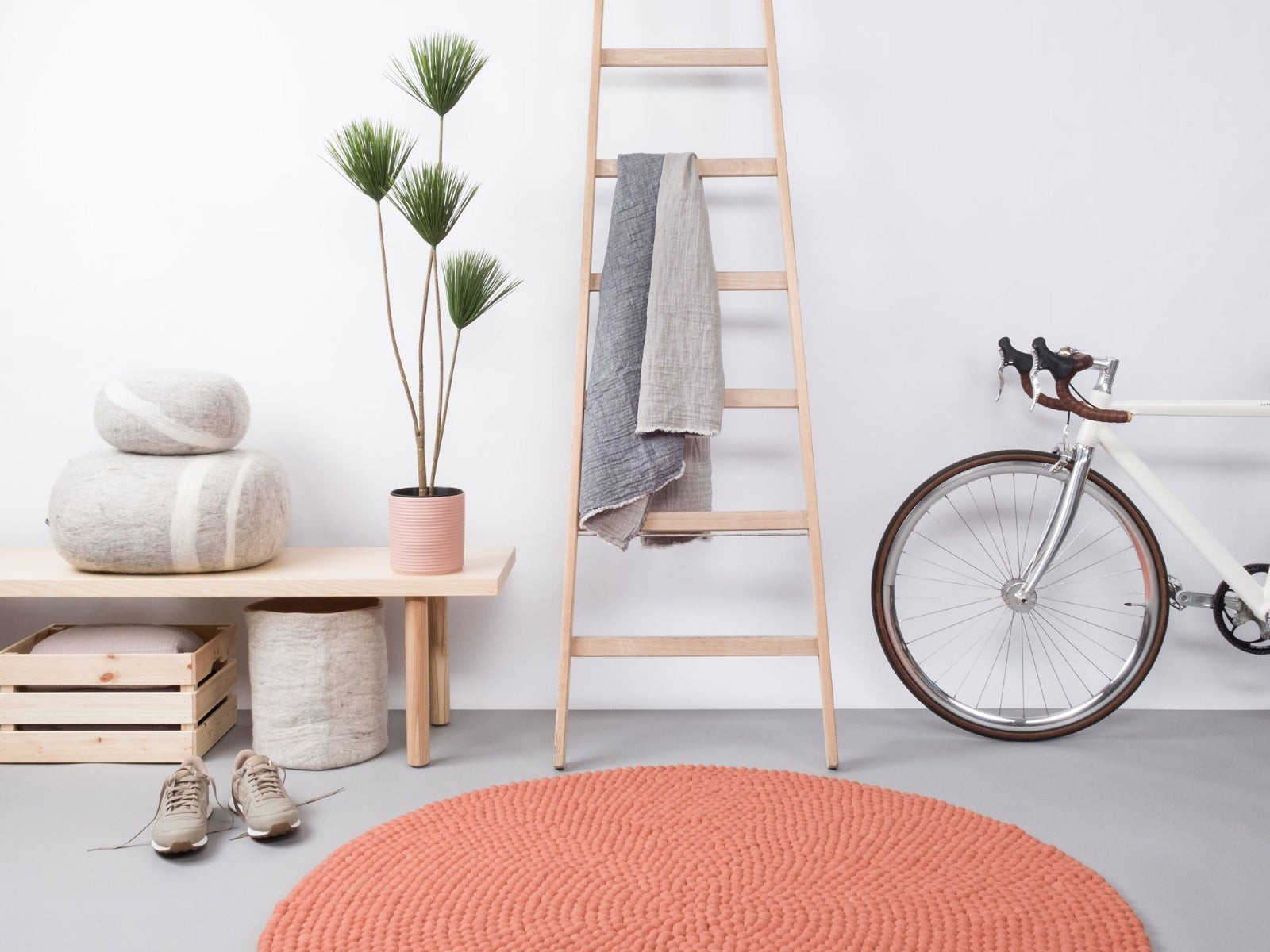 myfelt Lea Filzkugelteppich Lachsfarben rund Ø 50 cm