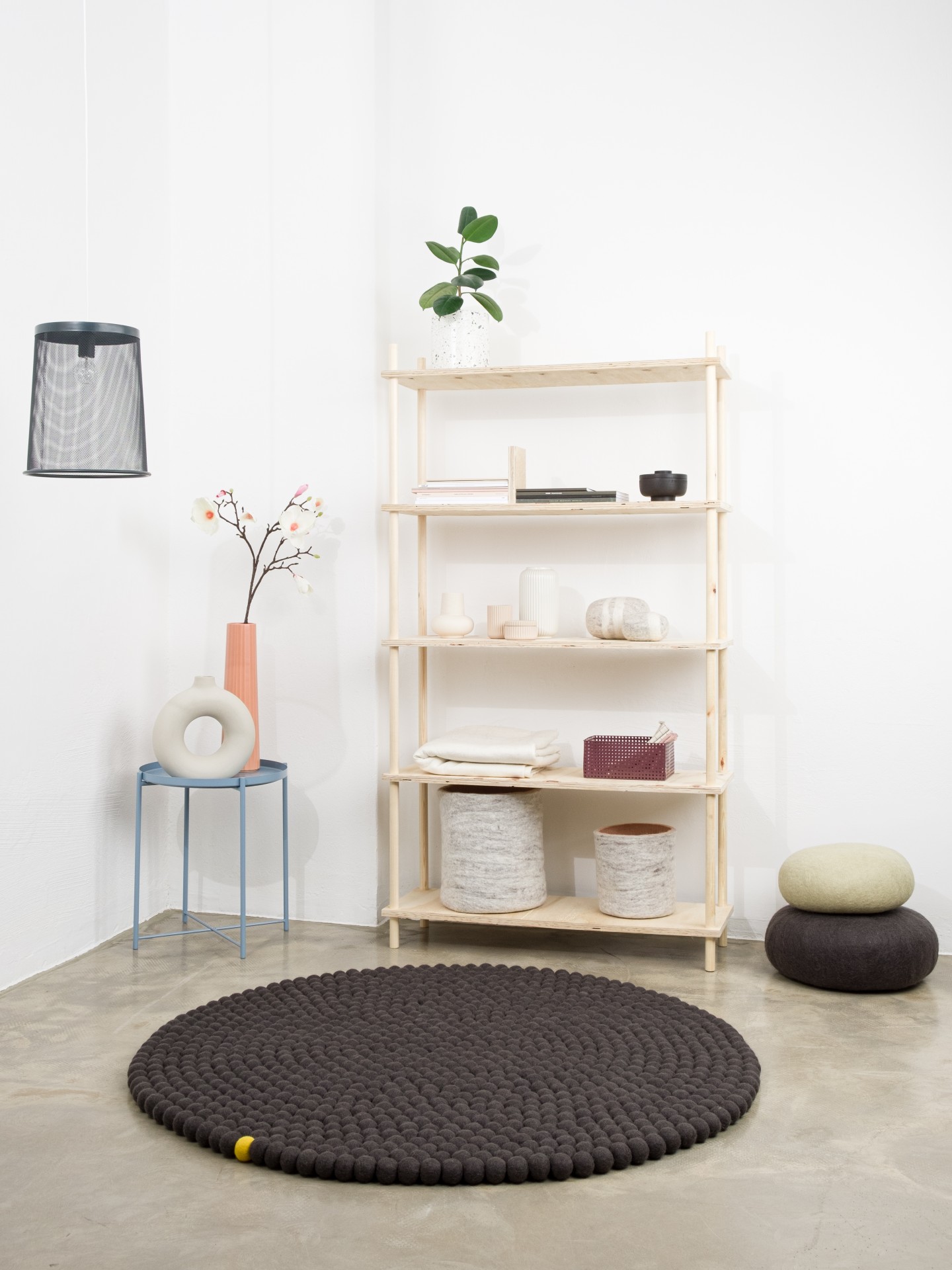 myfelt Big One Filzkugelteppich Anthrazit rund Ø 50 cm