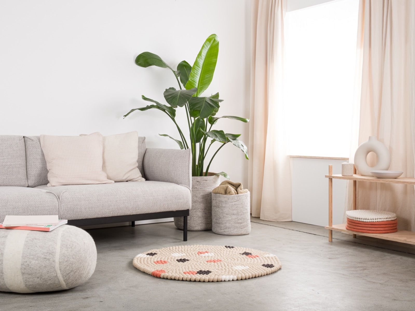 myfelt Terra Sand Filzkugelteppich Beige rund Ø 50 cm