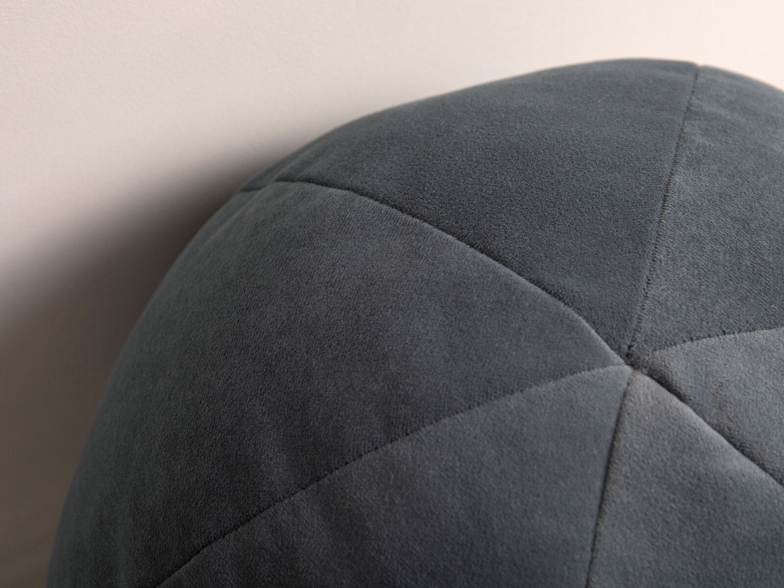 Micadoni Kissen Ball Samt Grau