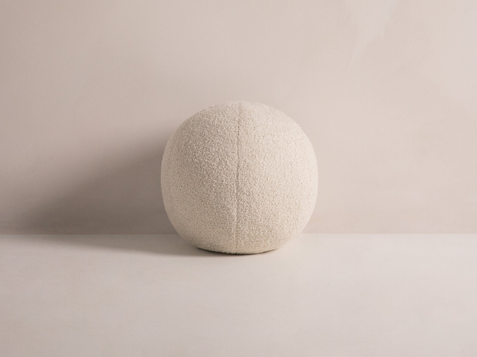 Micadoni Kissen Ball Boucle Beige