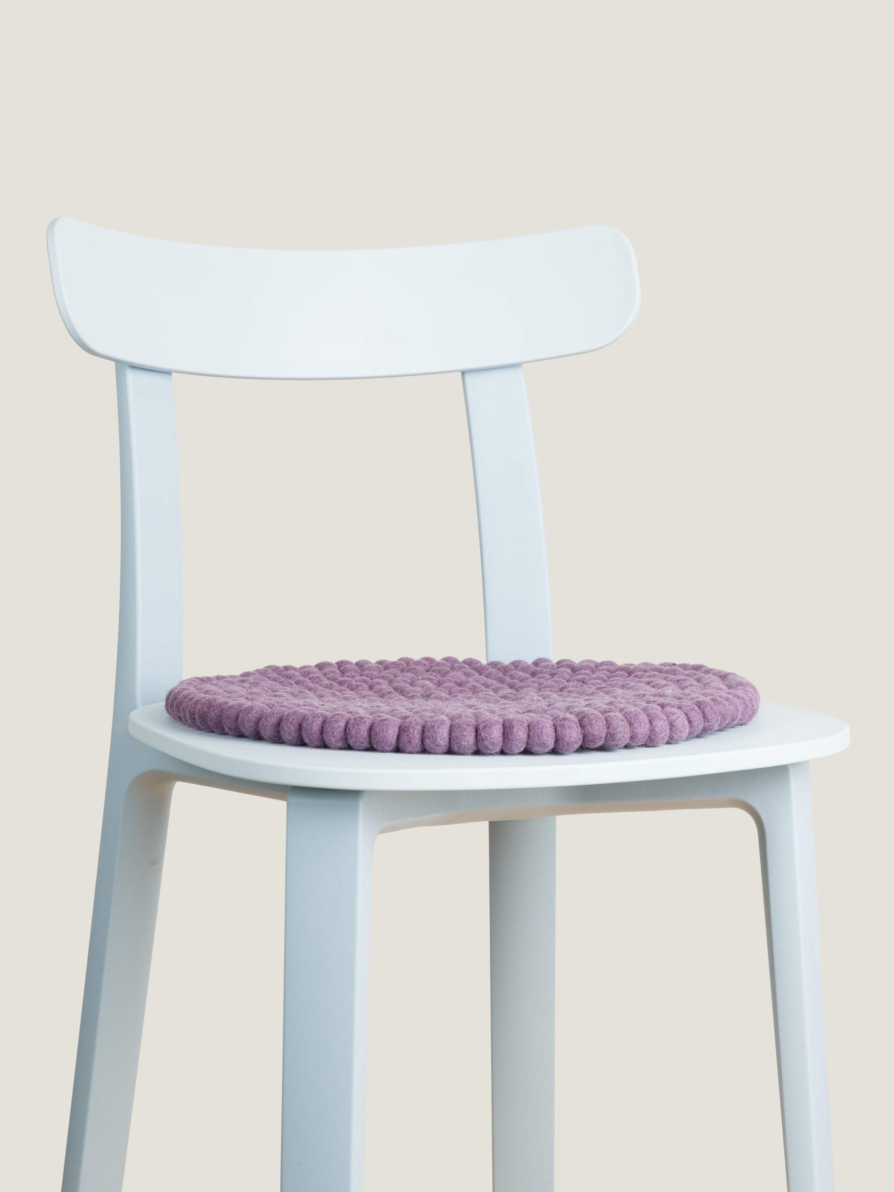 myfelt Frida Filzkugel-Sitzauflage Violett Ø 36 cm