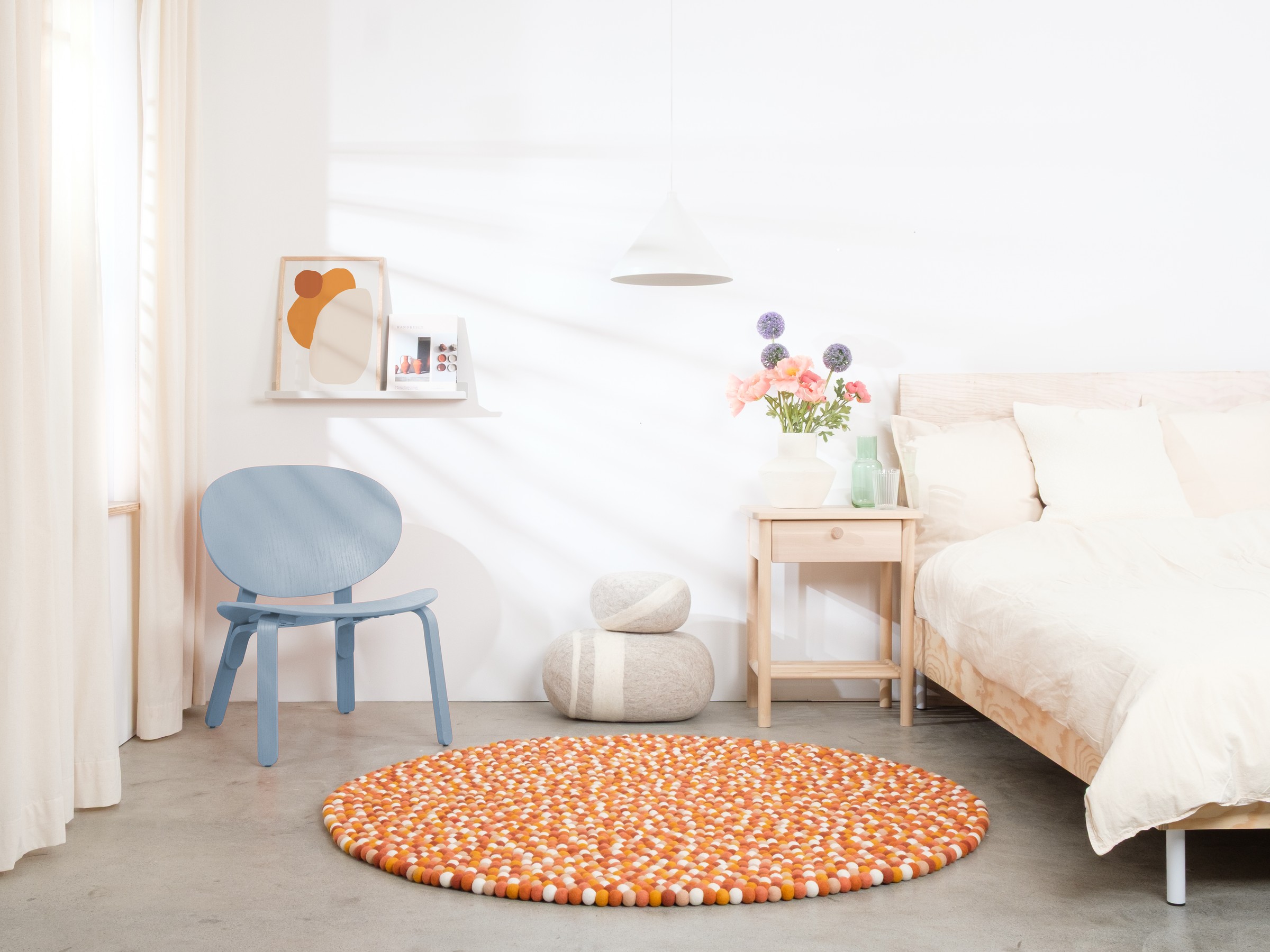 myfelt Juna Filzkugelteppich Rot-Orange-Weiß rund Ø 50 cm